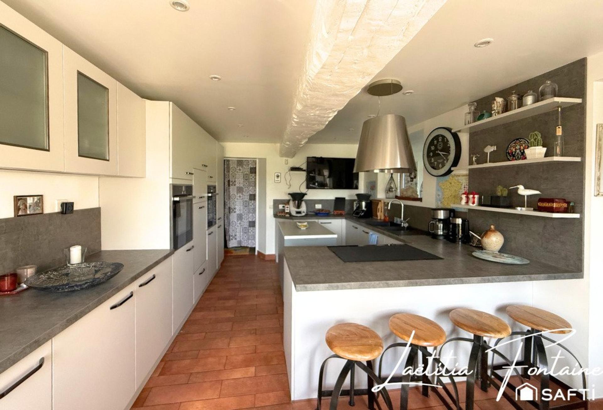 Photo 4 of the listing.