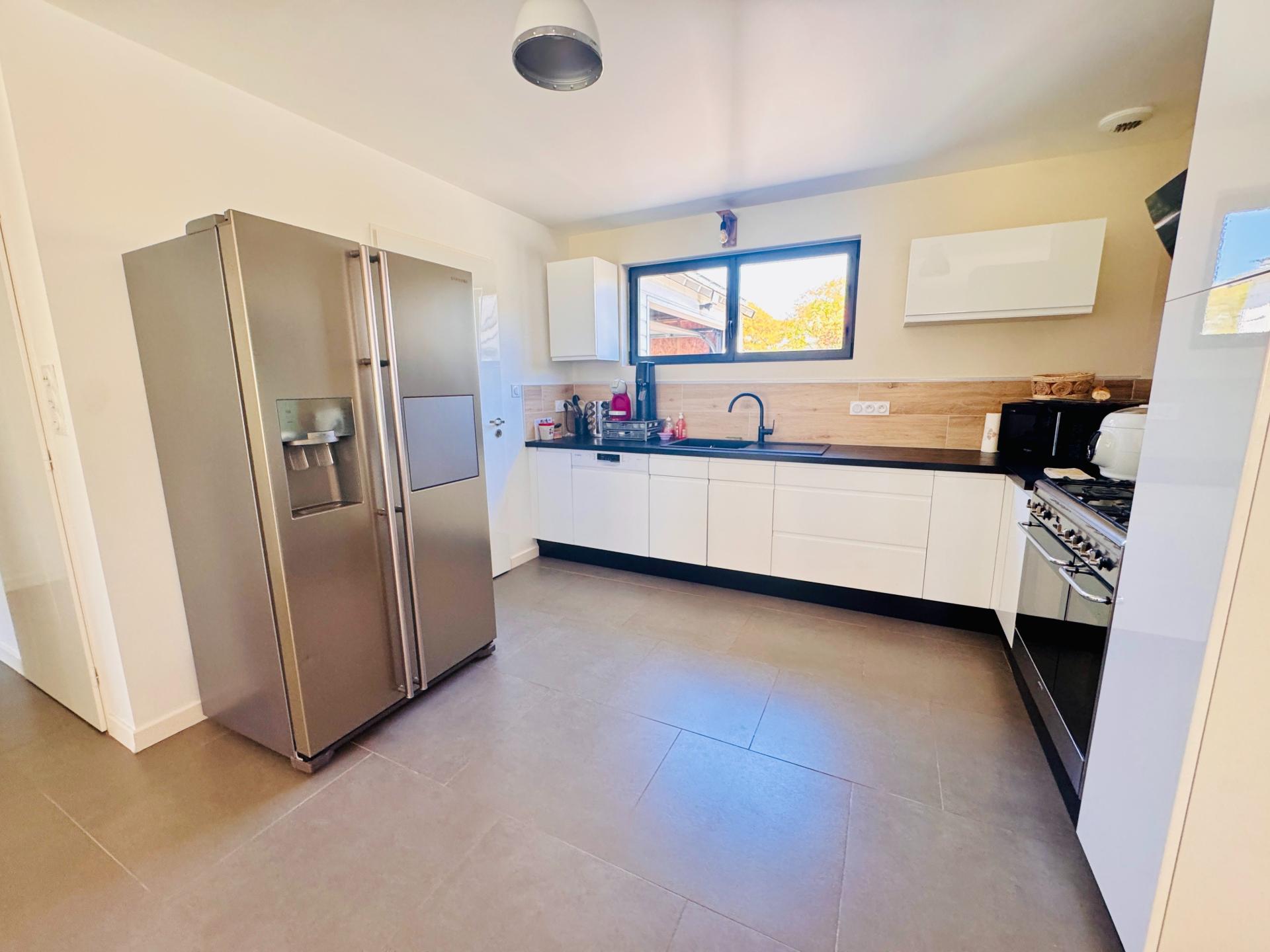 Photo 5 of the listing.