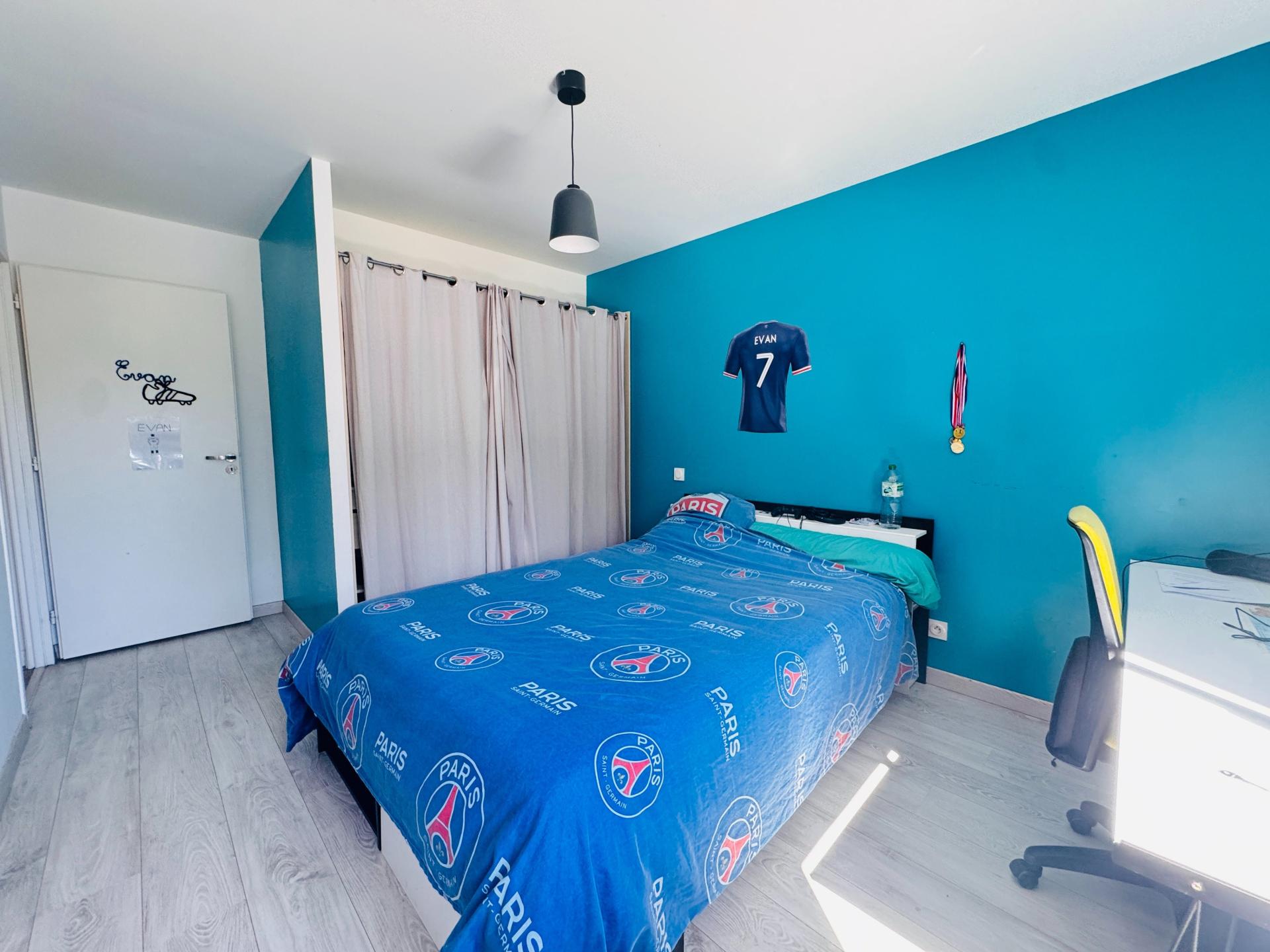 Photo 6 of the listing.