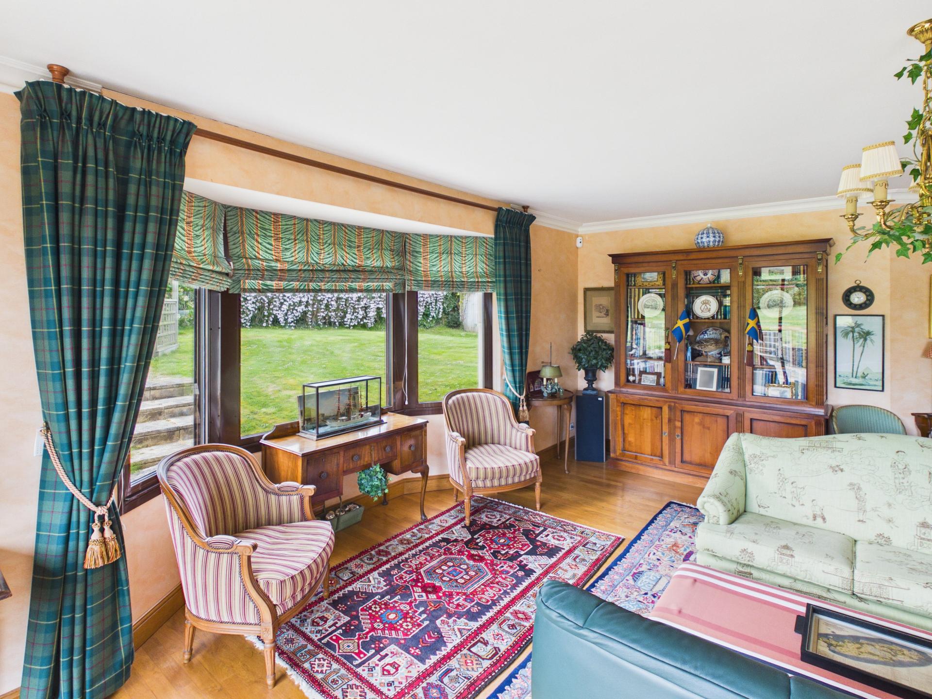 Photo 5 of the listing.