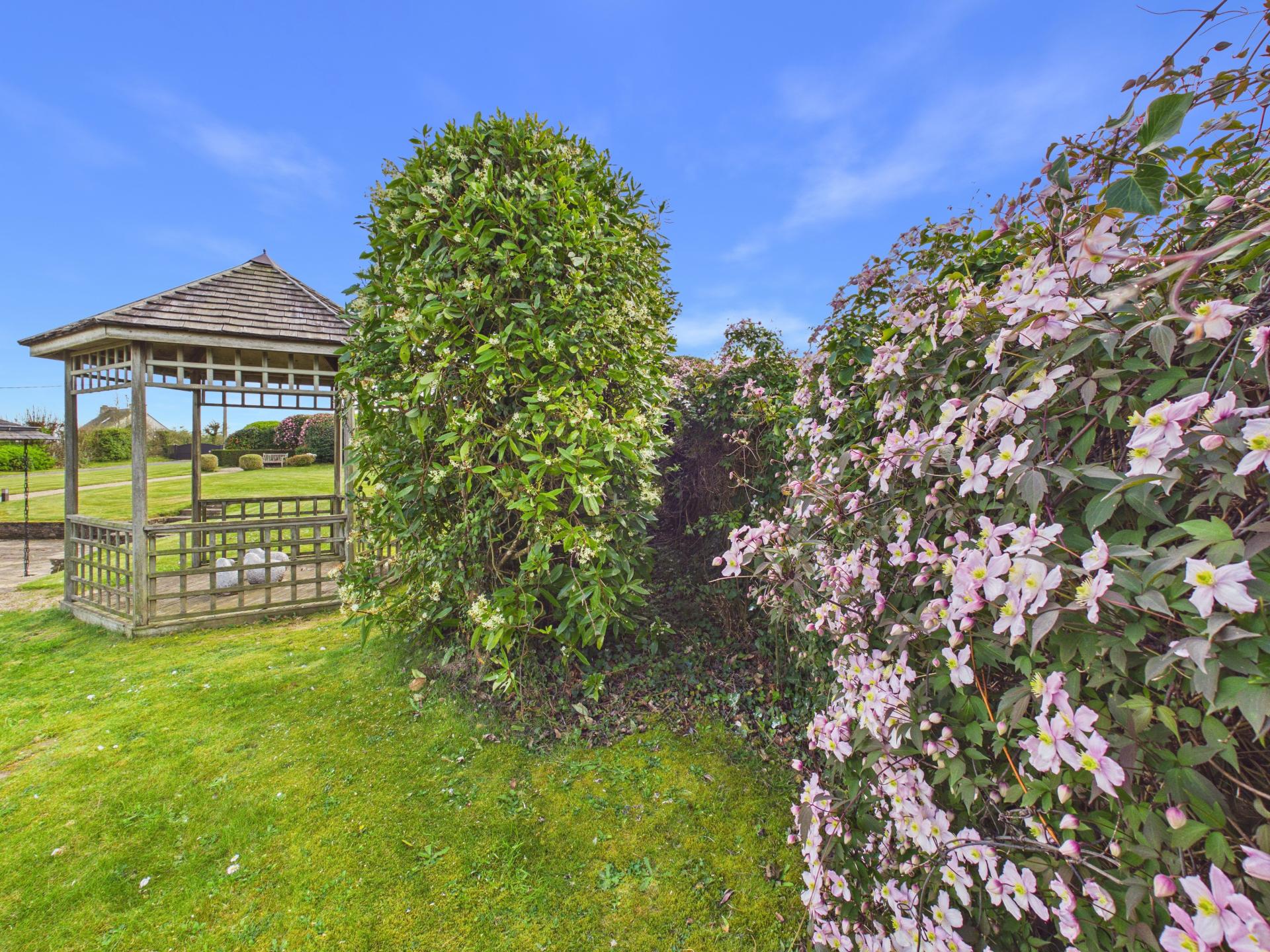 Photo 11 of the listing.