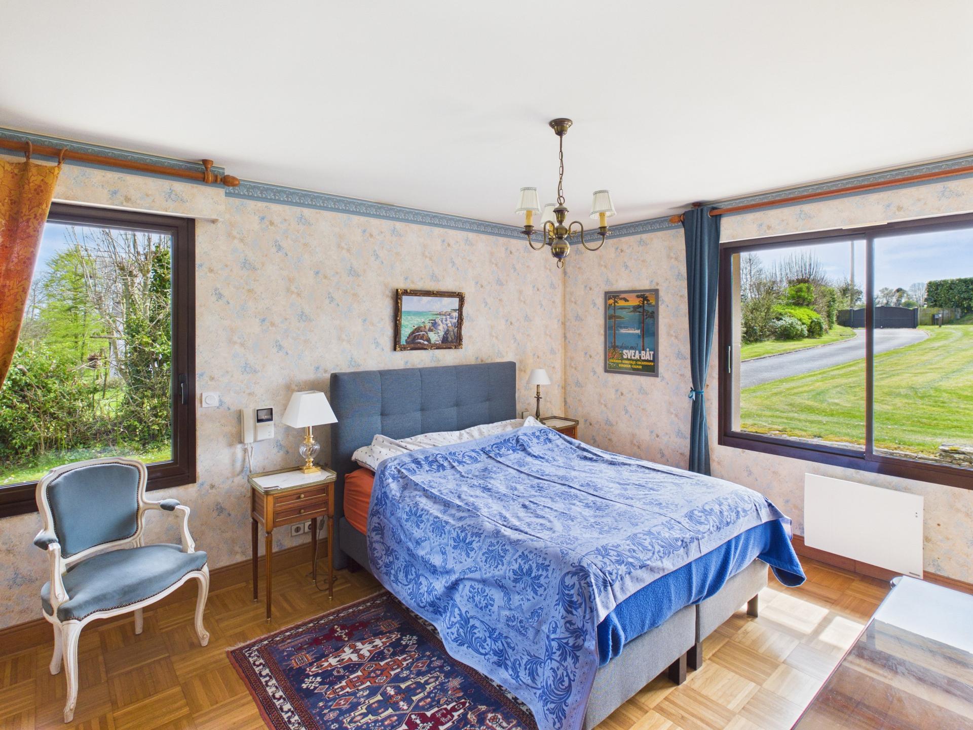 Photo 7 of the listing.