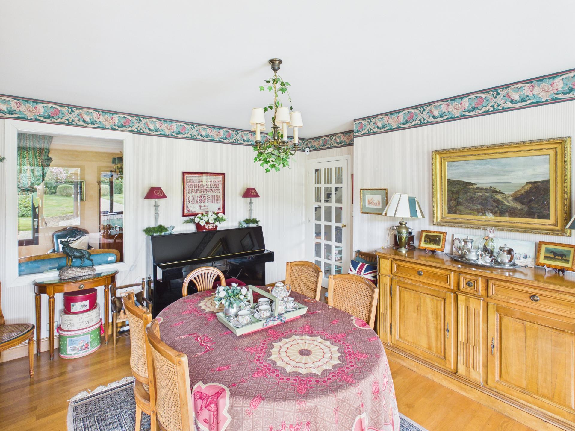 Photo 4 of the listing.