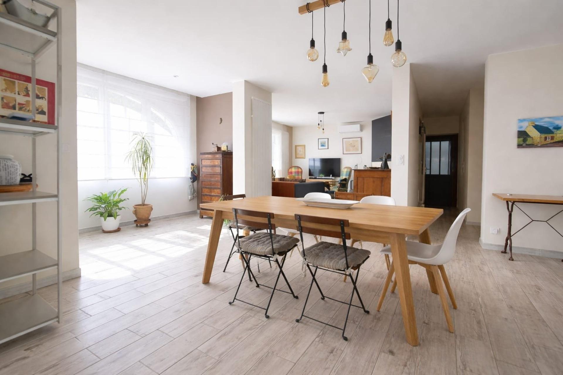 Photo 3 of the listing.