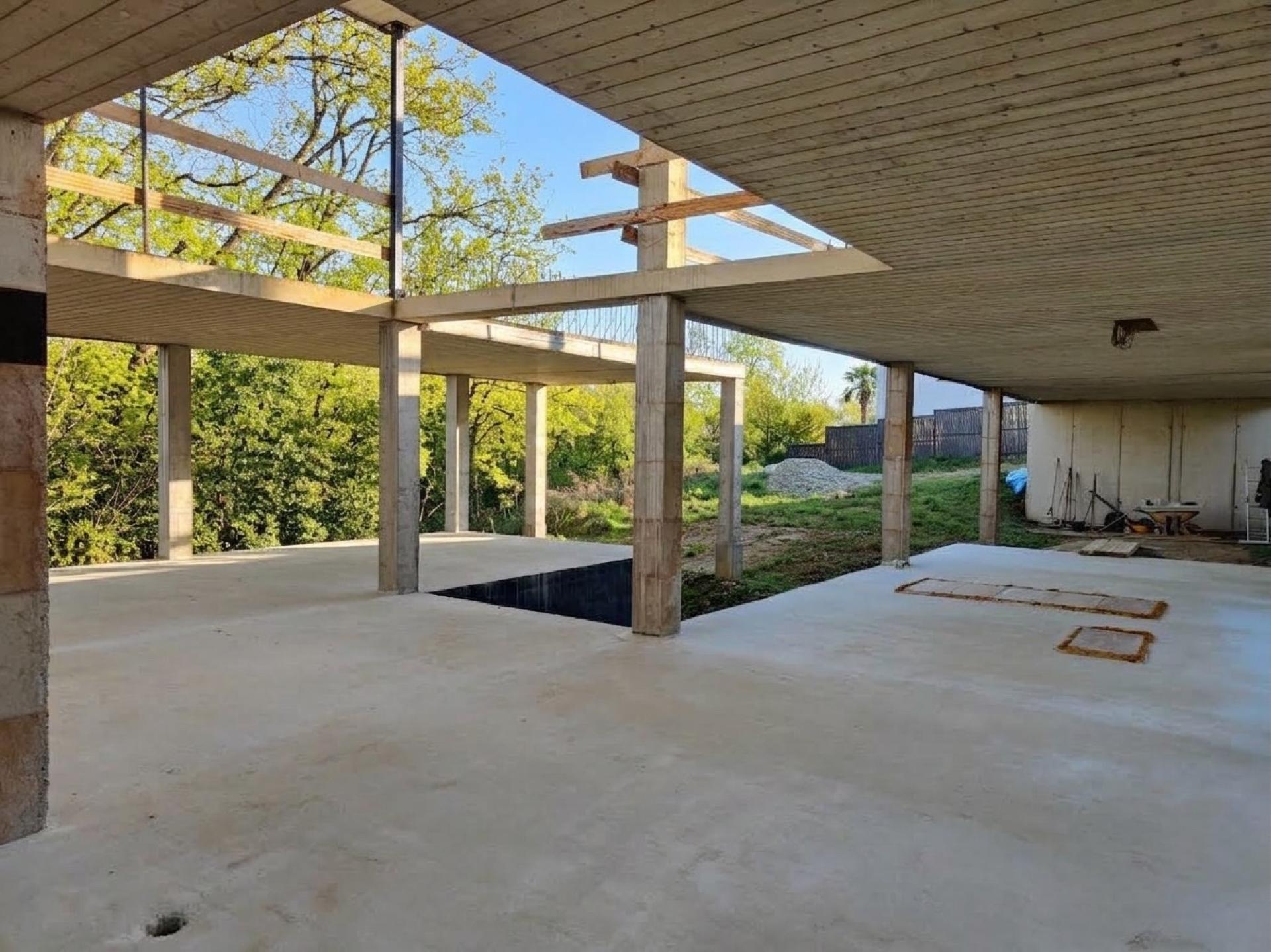 Photo 5 of the listing.