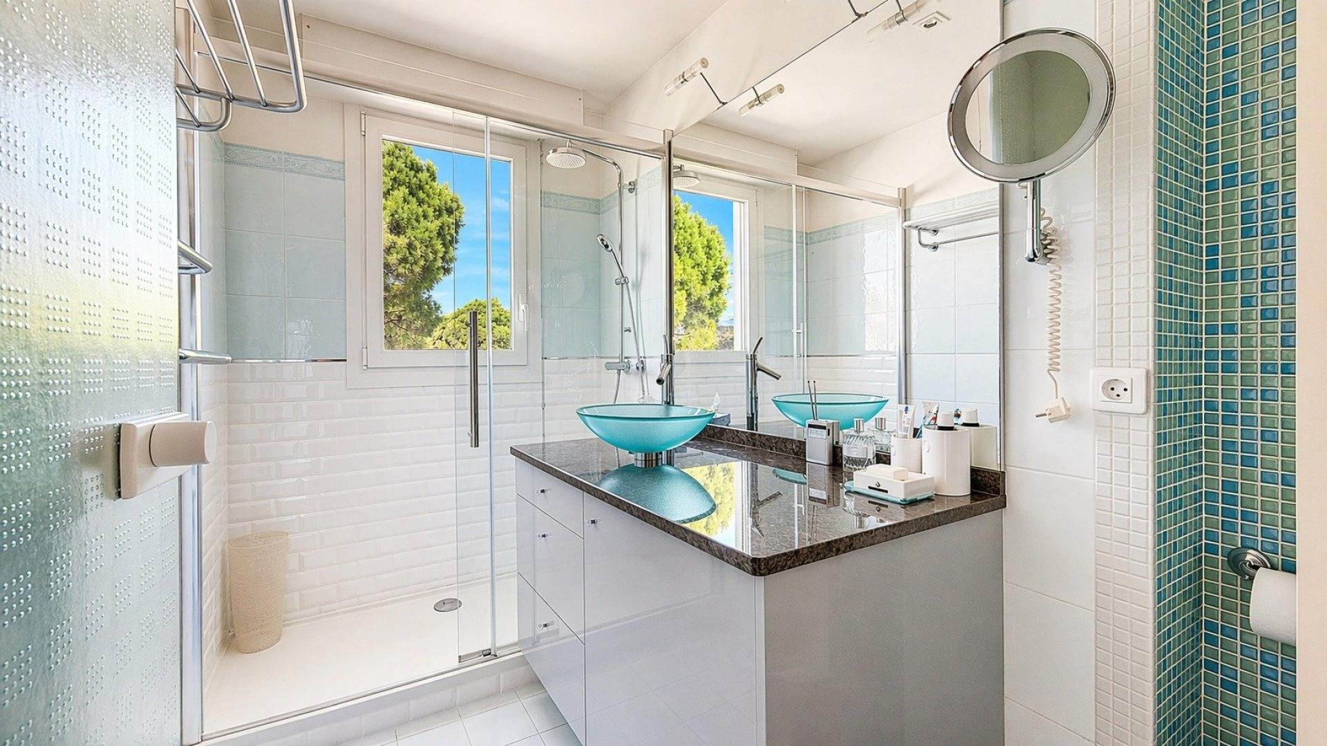 Photo 11 of the listing.