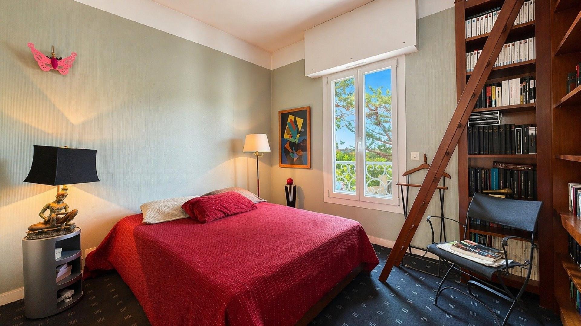 Photo 10 of the listing.