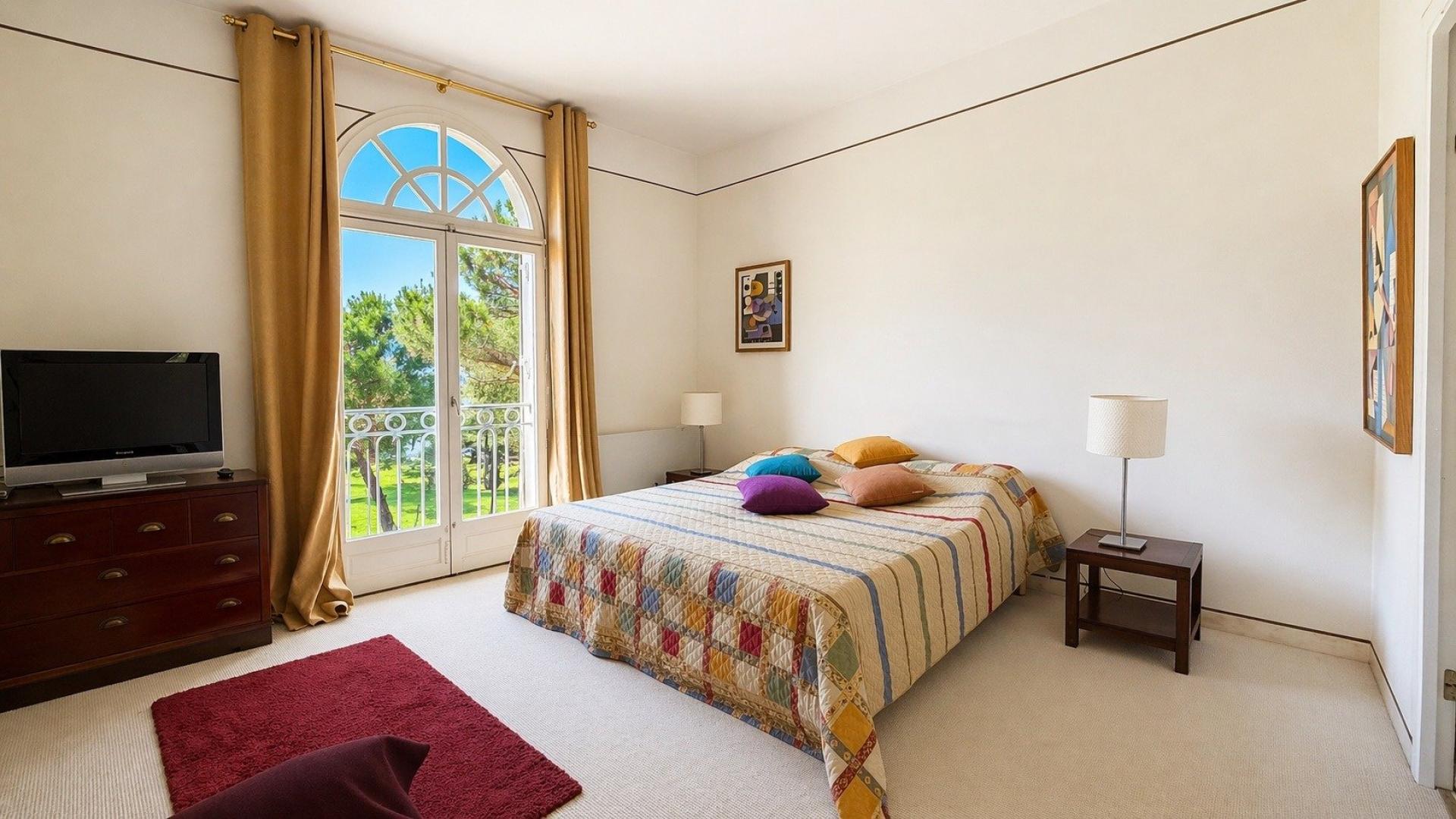 Photo 5 of the listing.