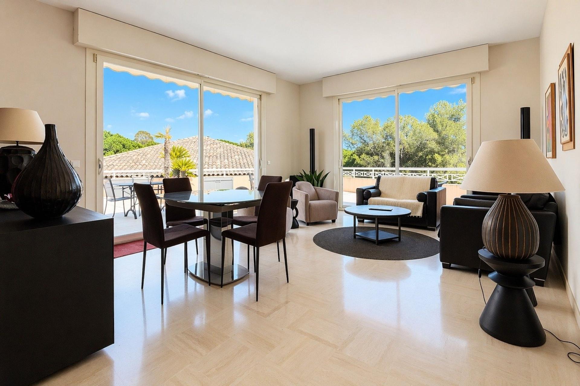 Photo 3 of the listing.