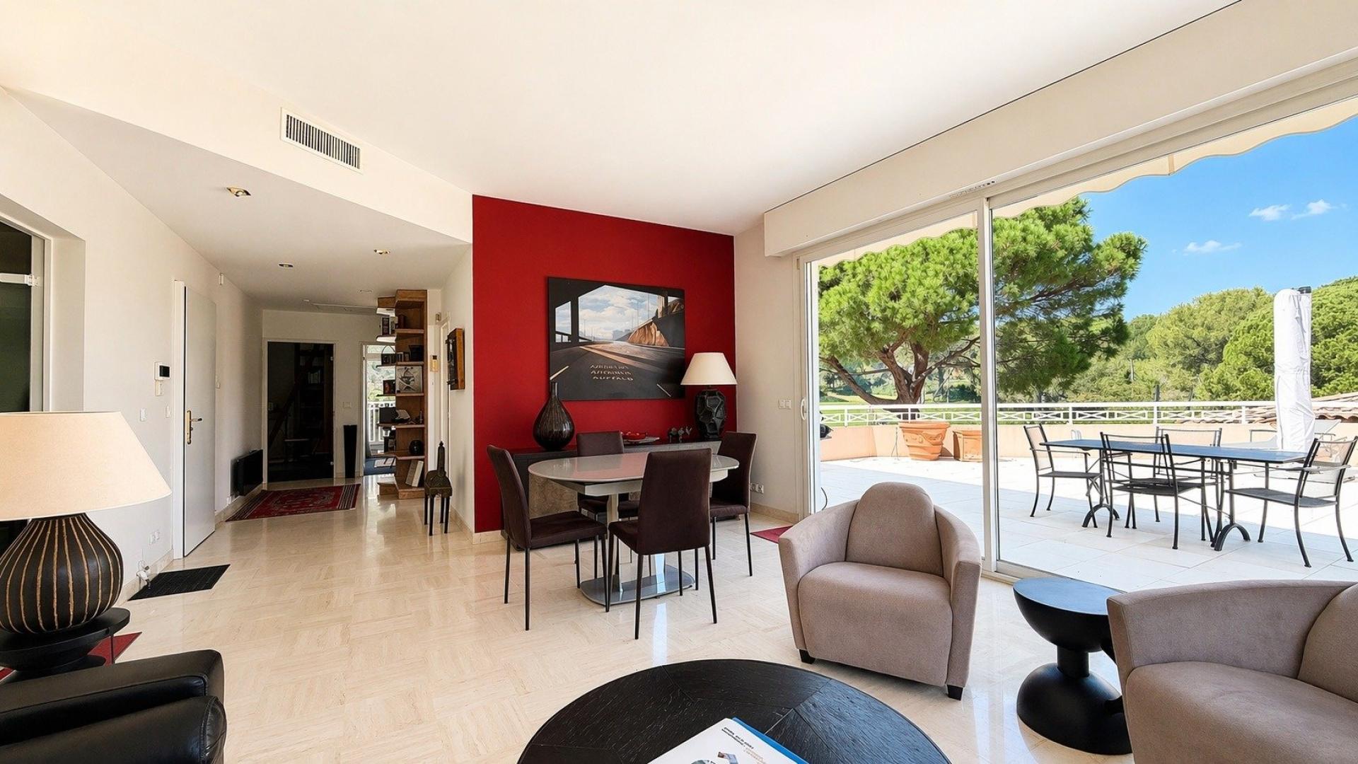 Photo 2 of the listing.