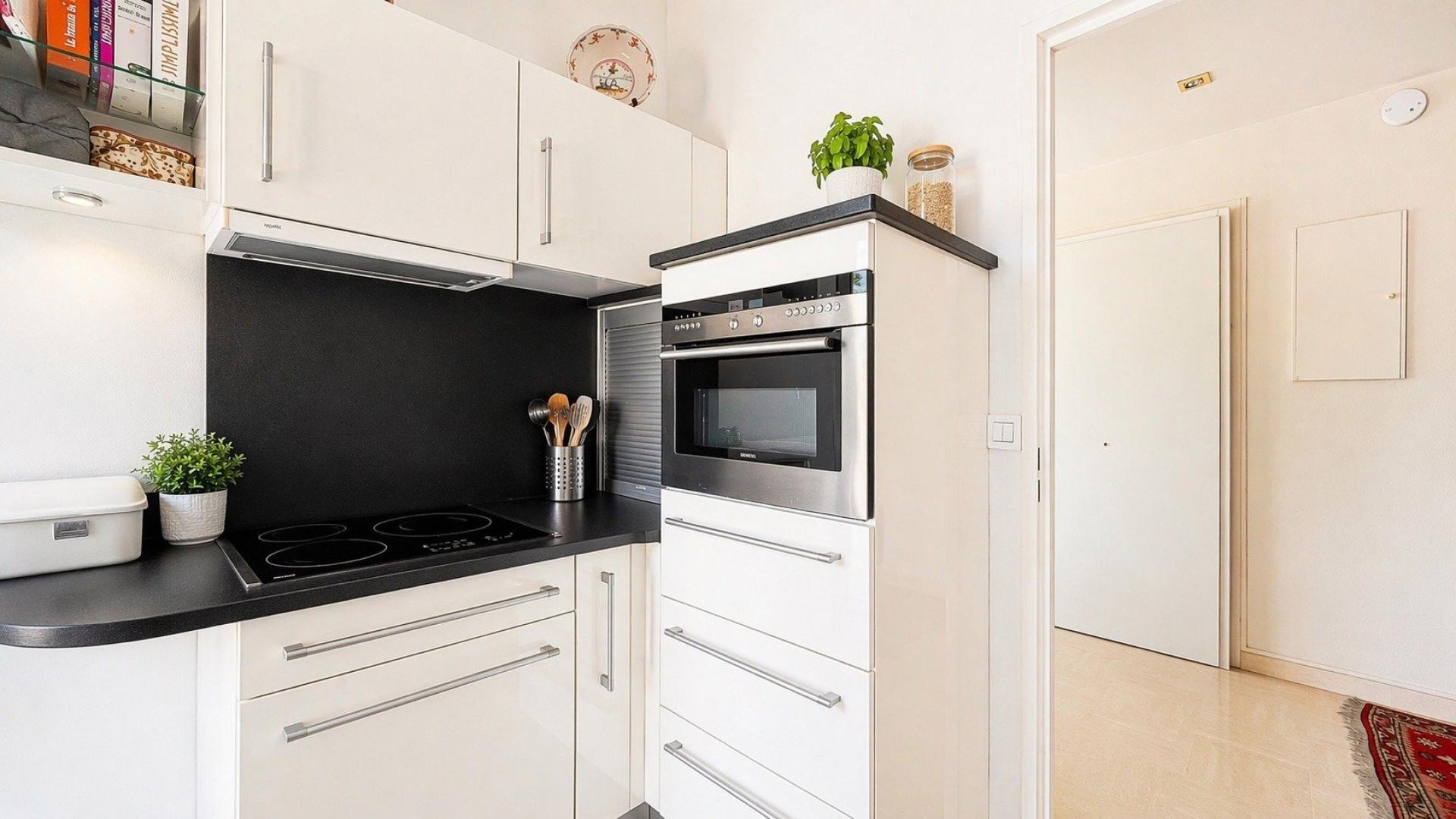 Photo 8 of the listing.