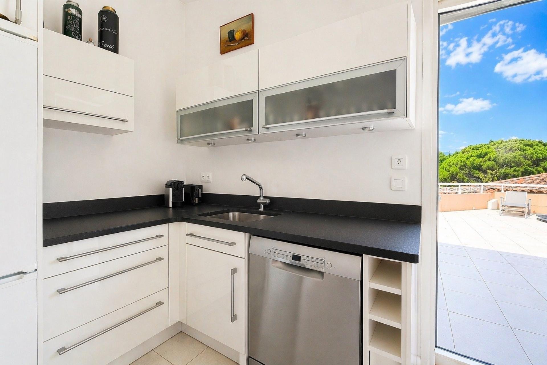 Photo 7 of the listing.