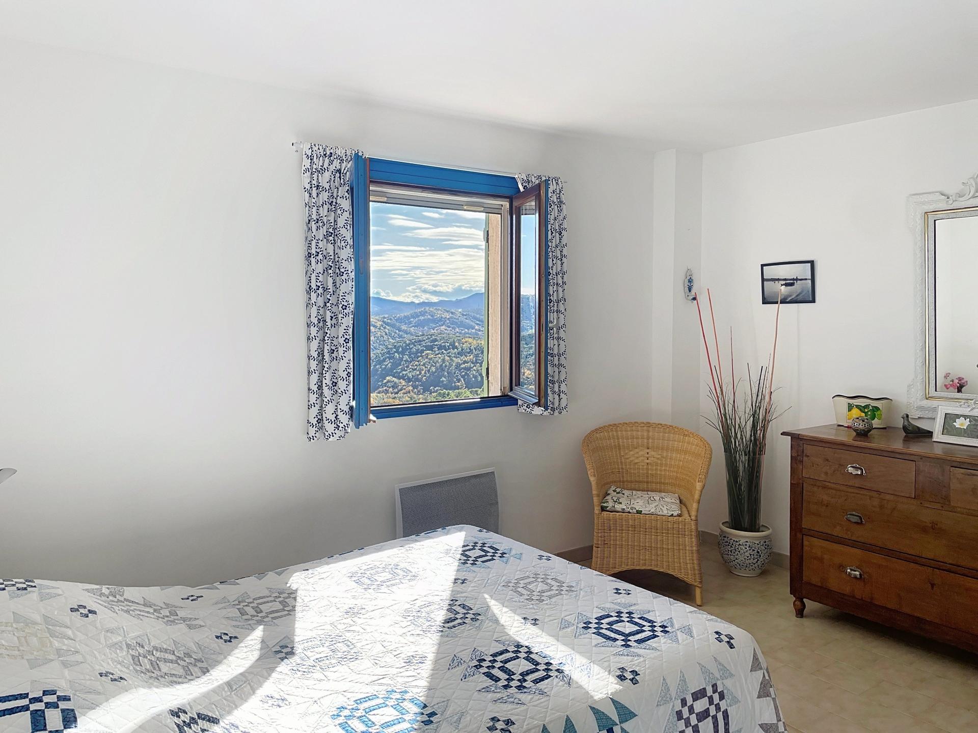 Photo 7 of the listing.