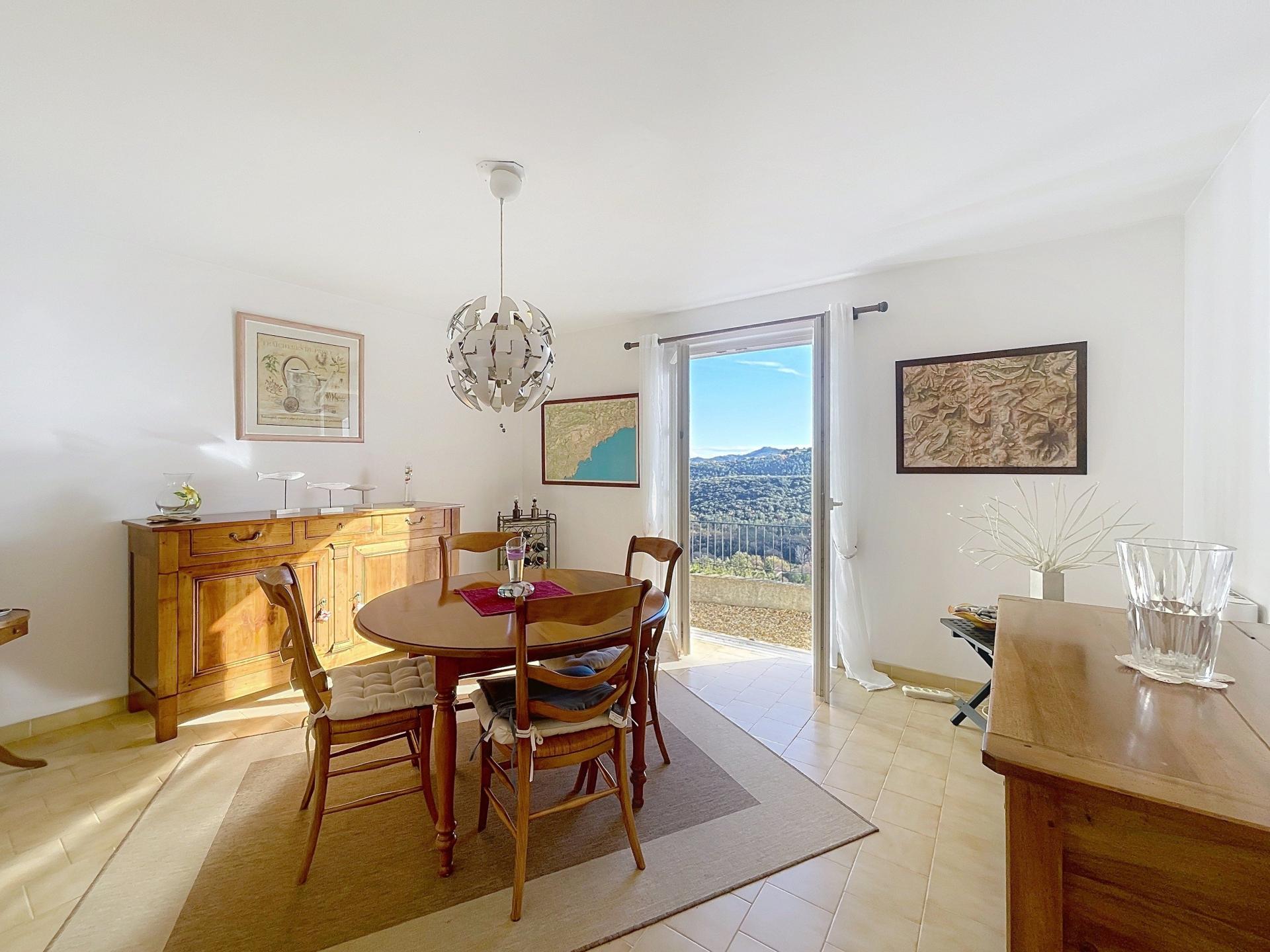 Photo 5 of the listing.