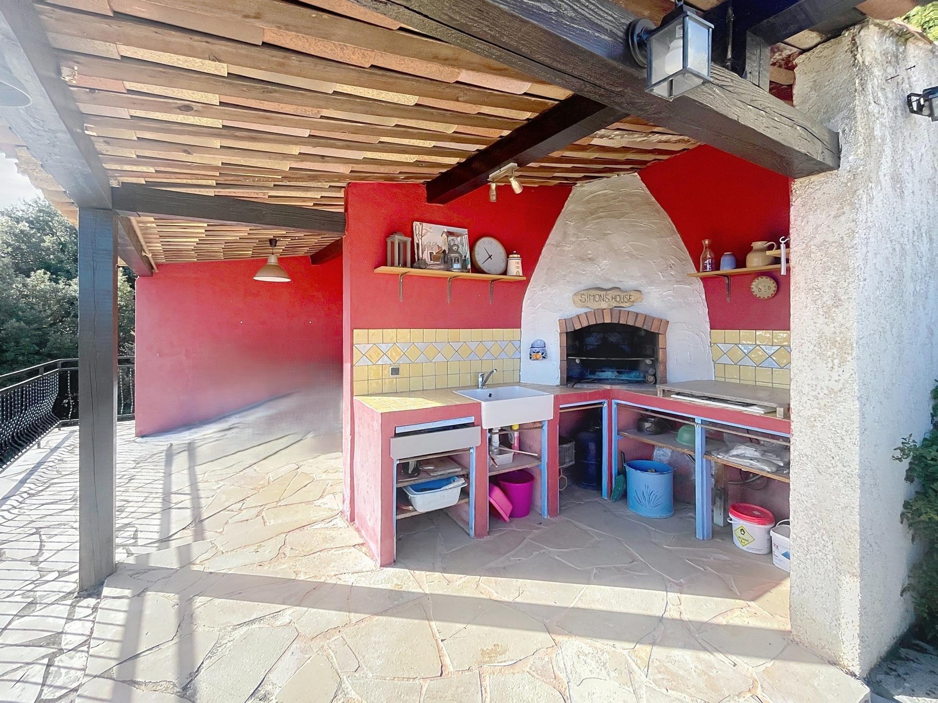 Photo 11 of the listing.