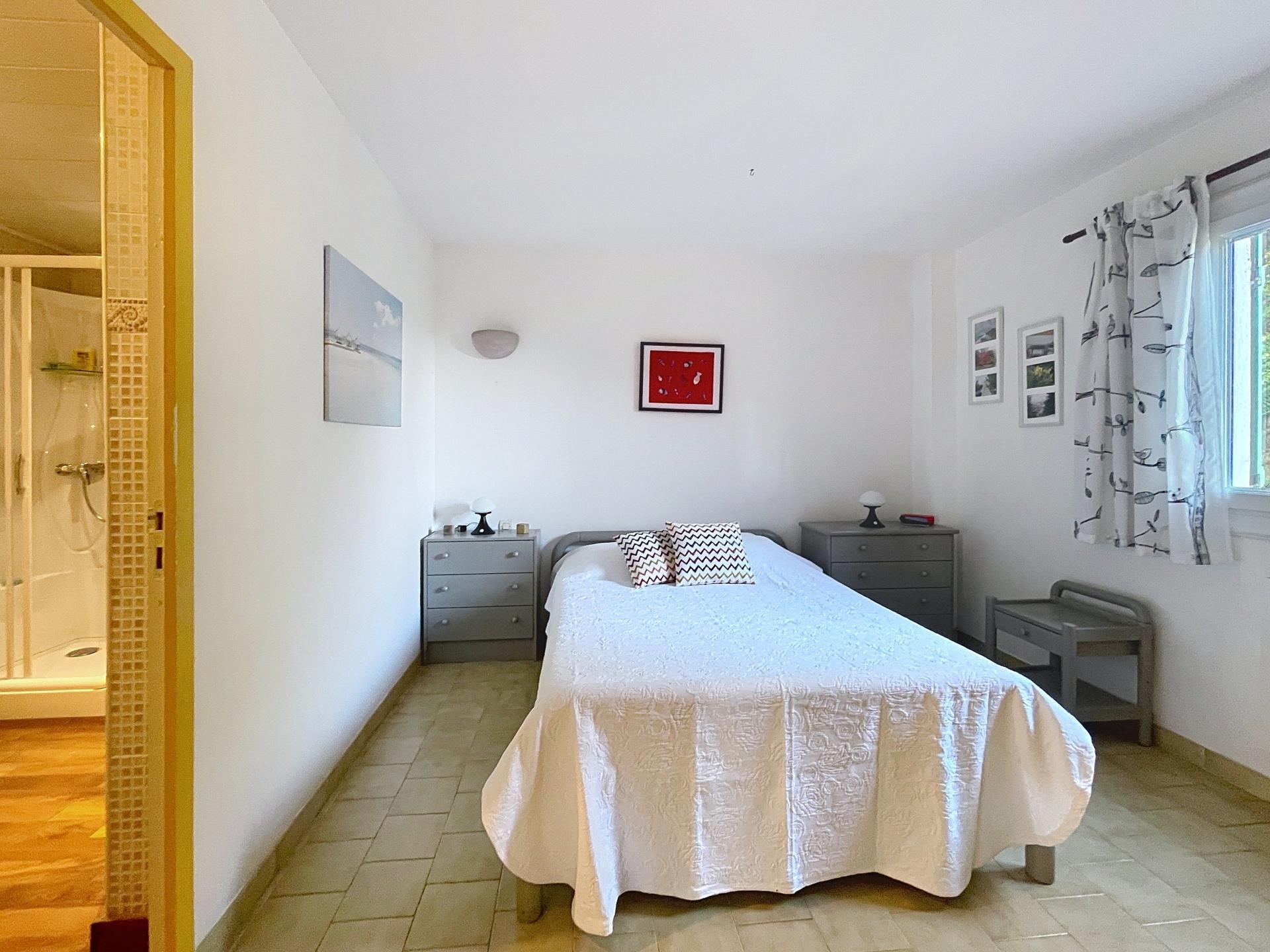 Photo 10 of the listing.