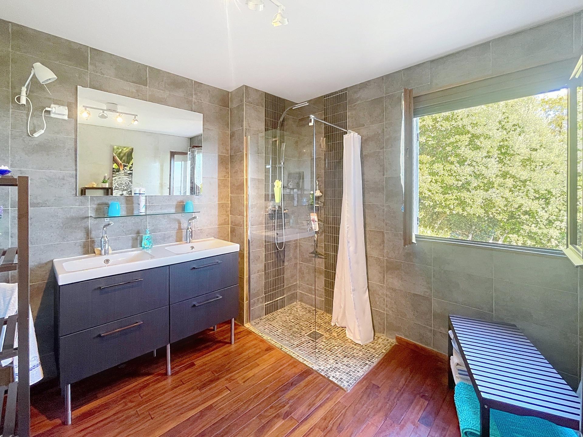 Photo 8 of the listing.