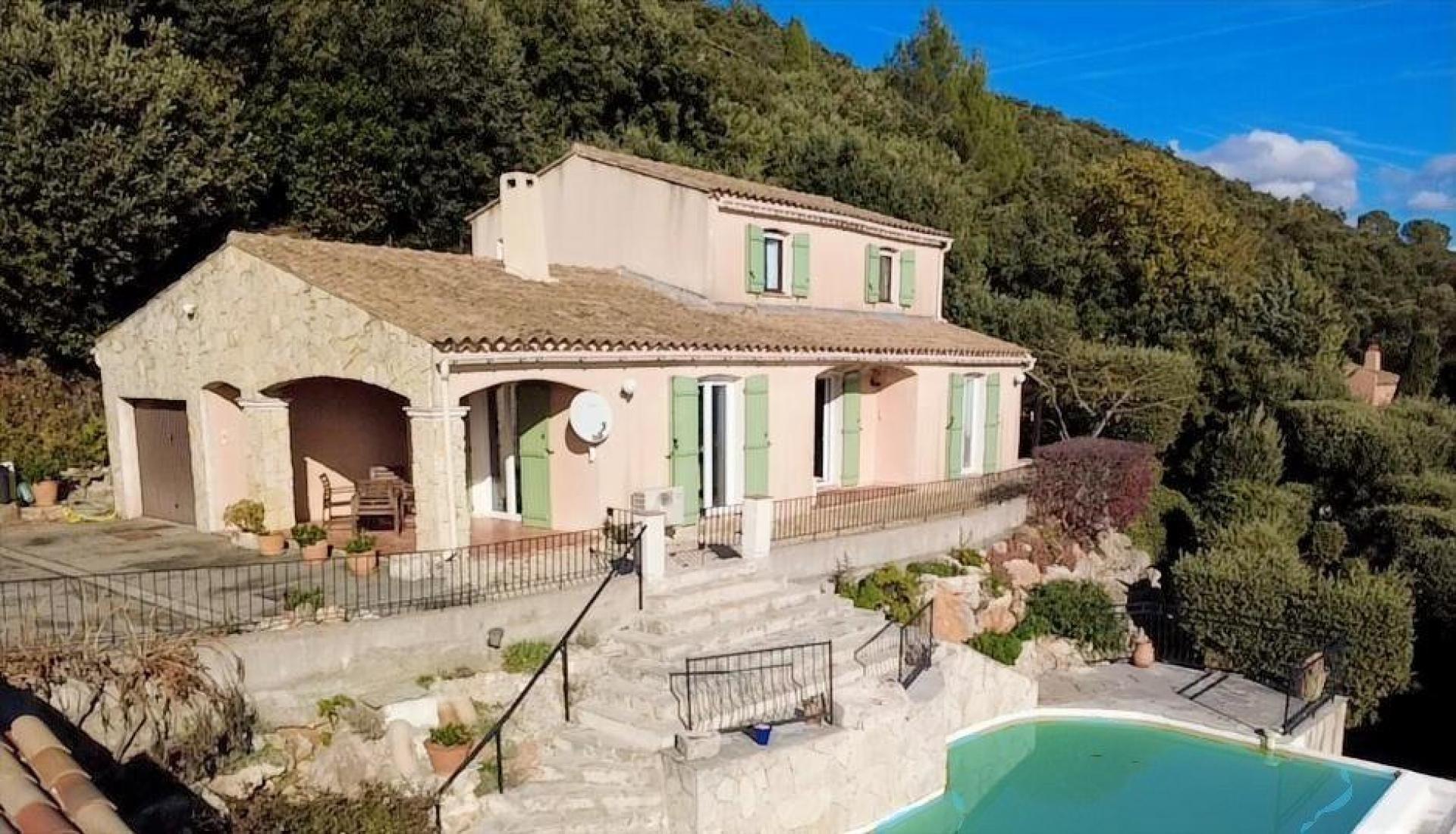 Photo 3 of the listing.