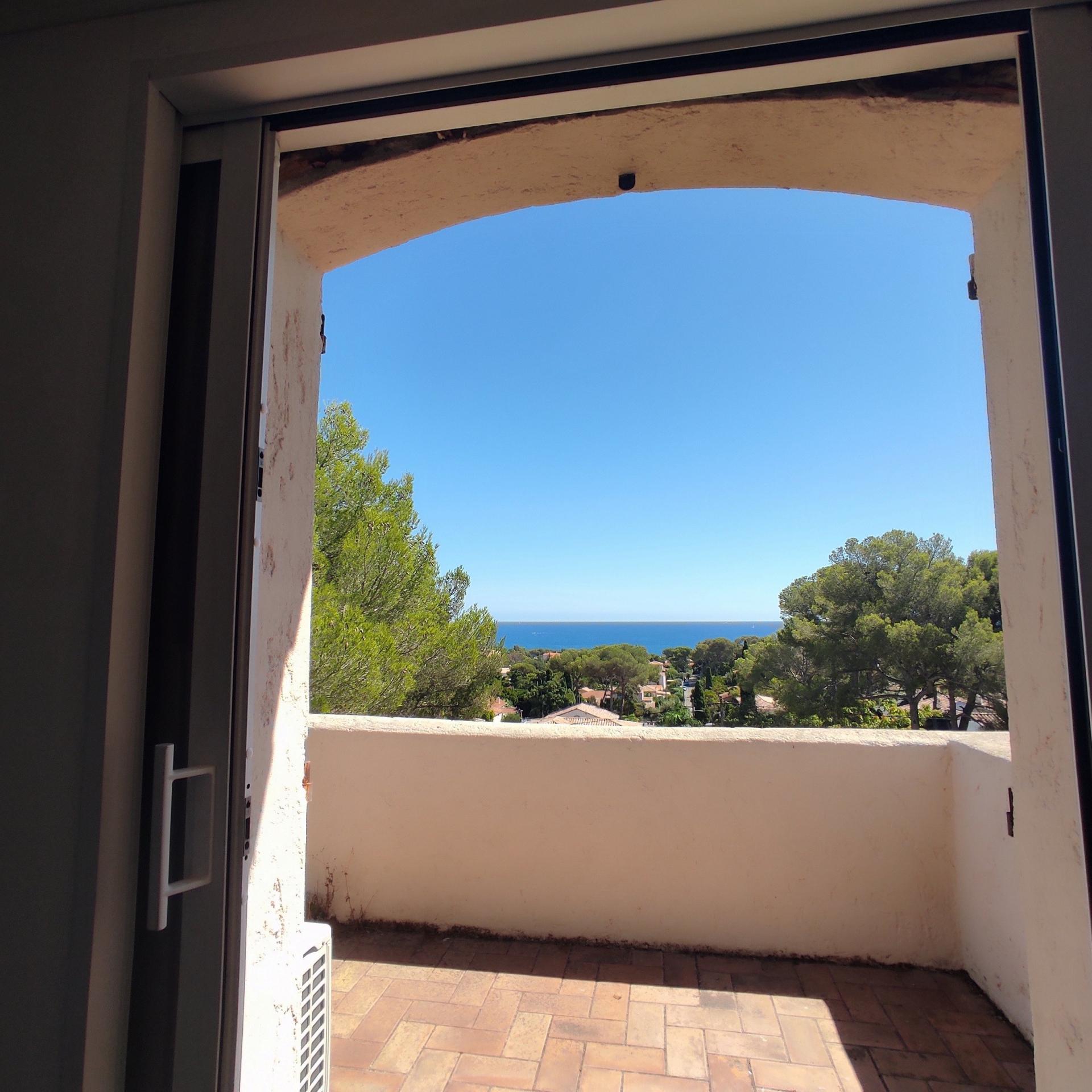 Photo 14 of the listing.