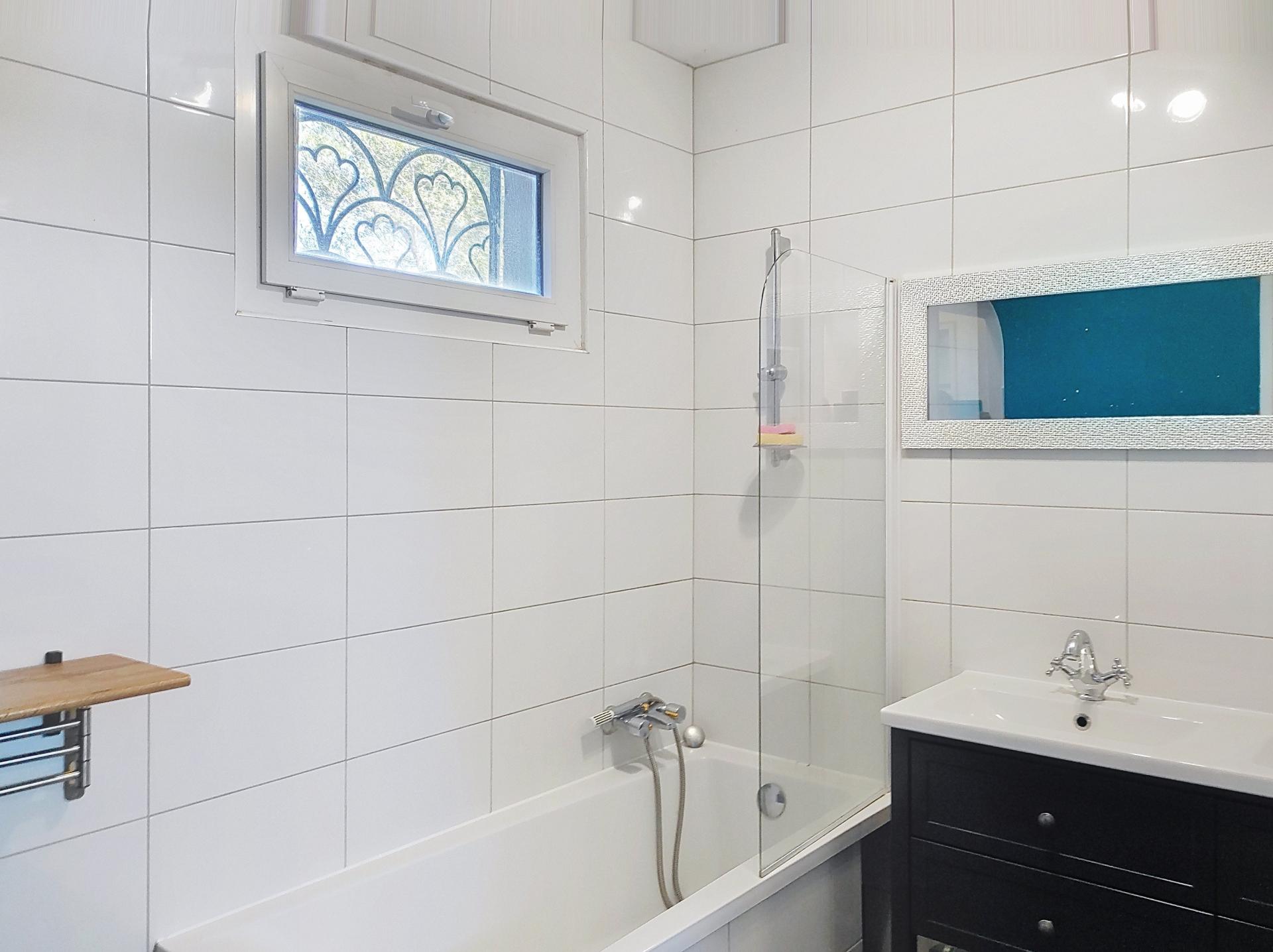 Photo 7 of the listing.