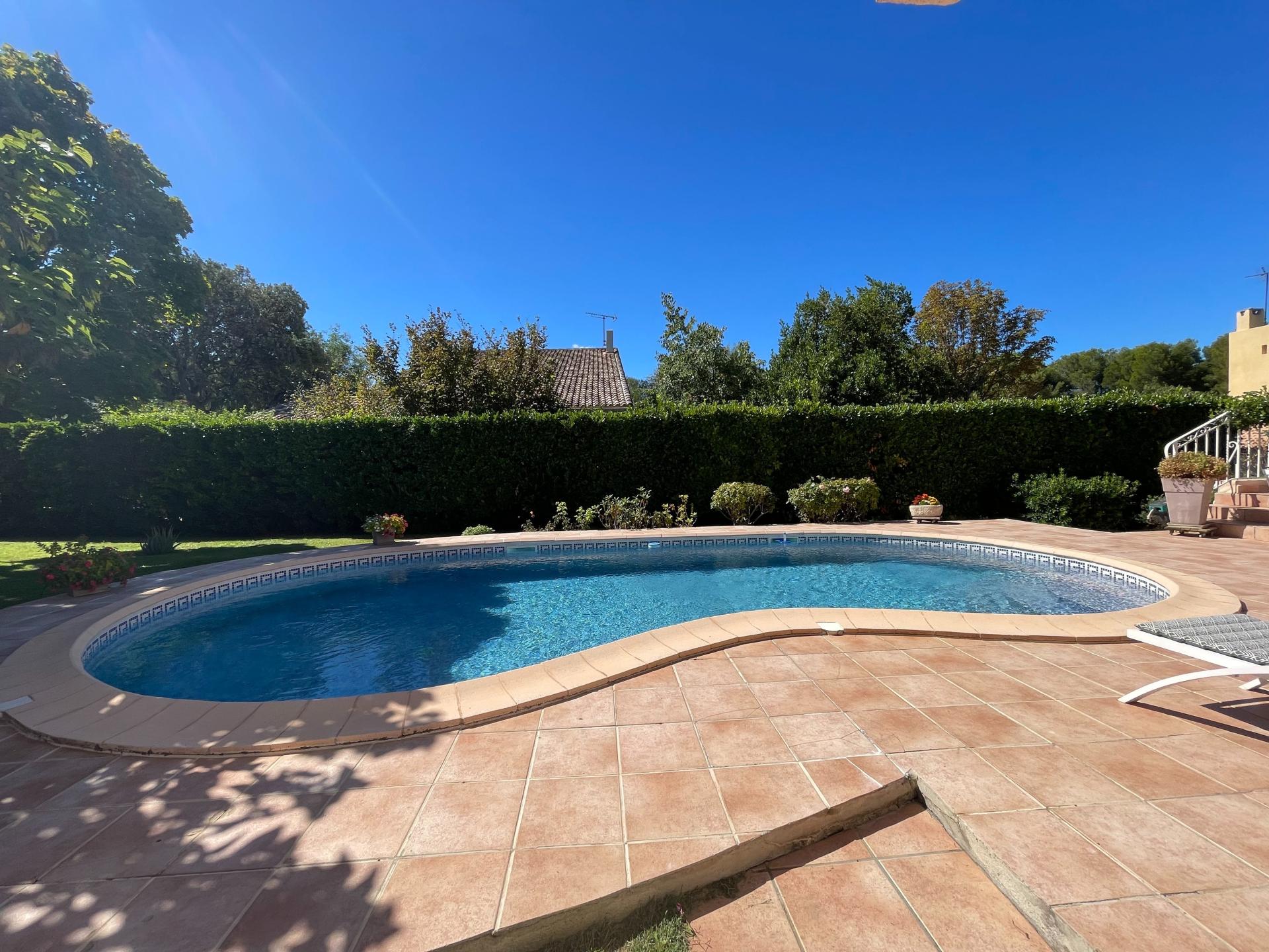 Photo 3 of the listing.