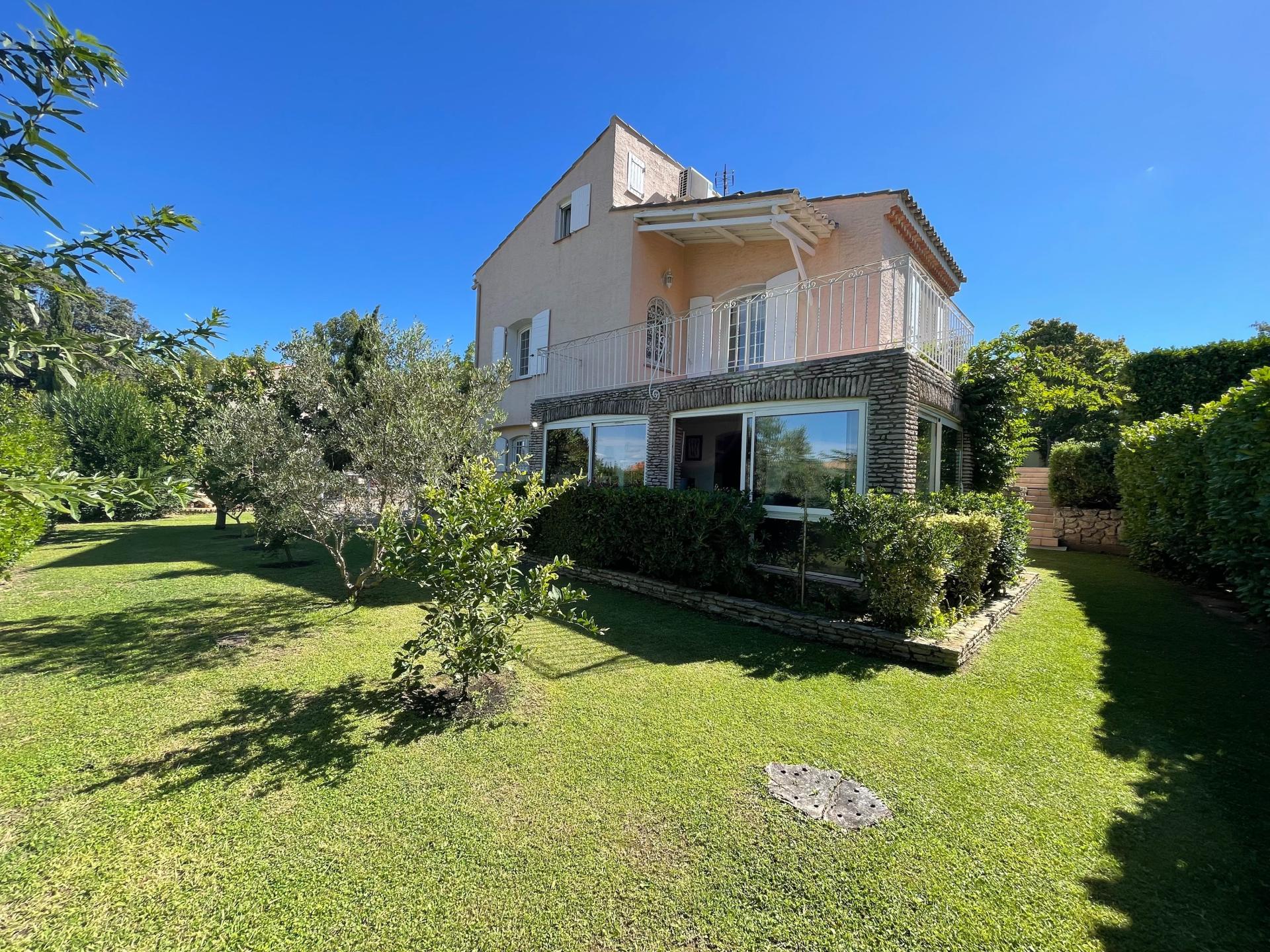 Photo 2 of the listing.