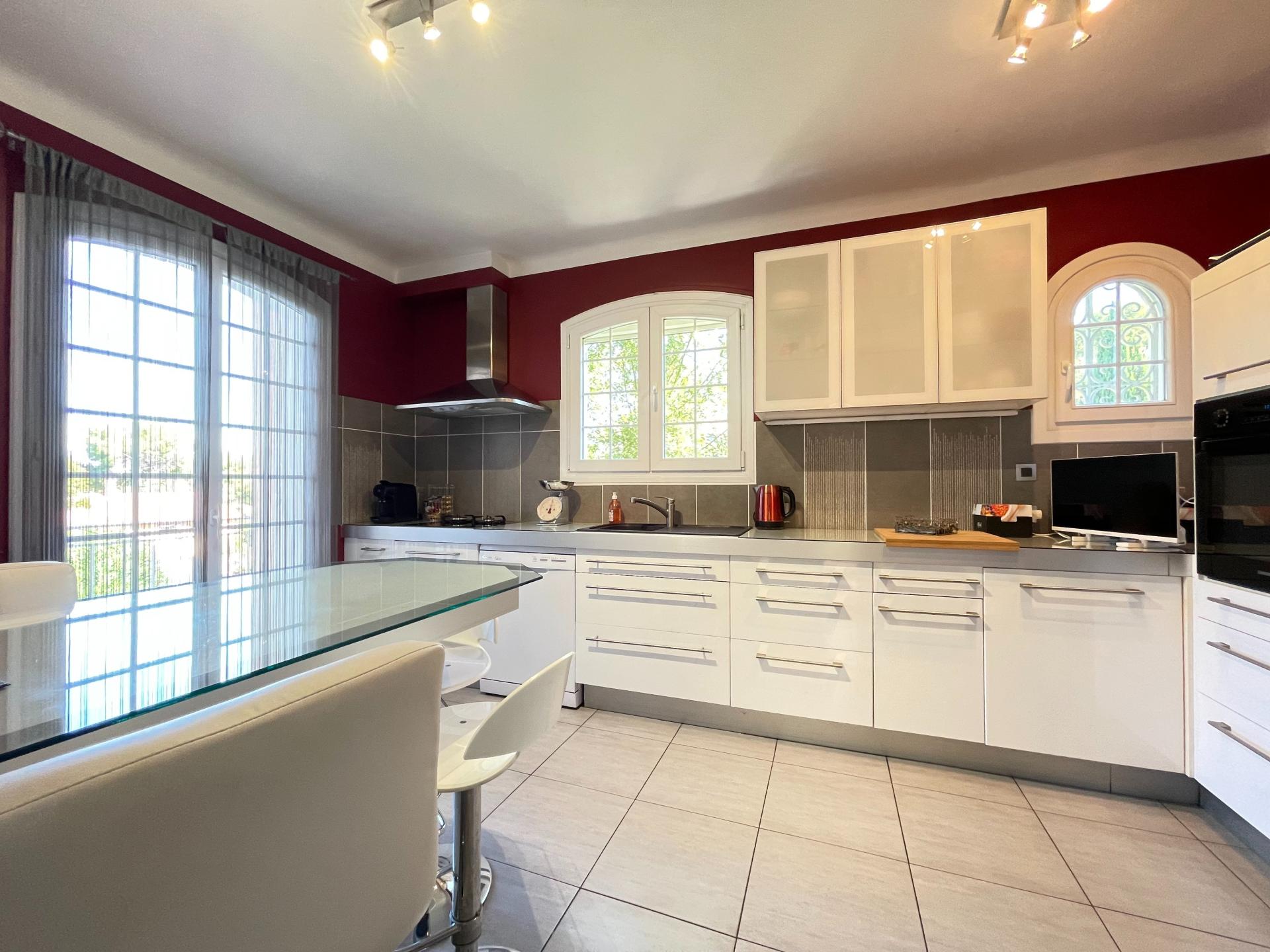 Photo 5 of the listing.