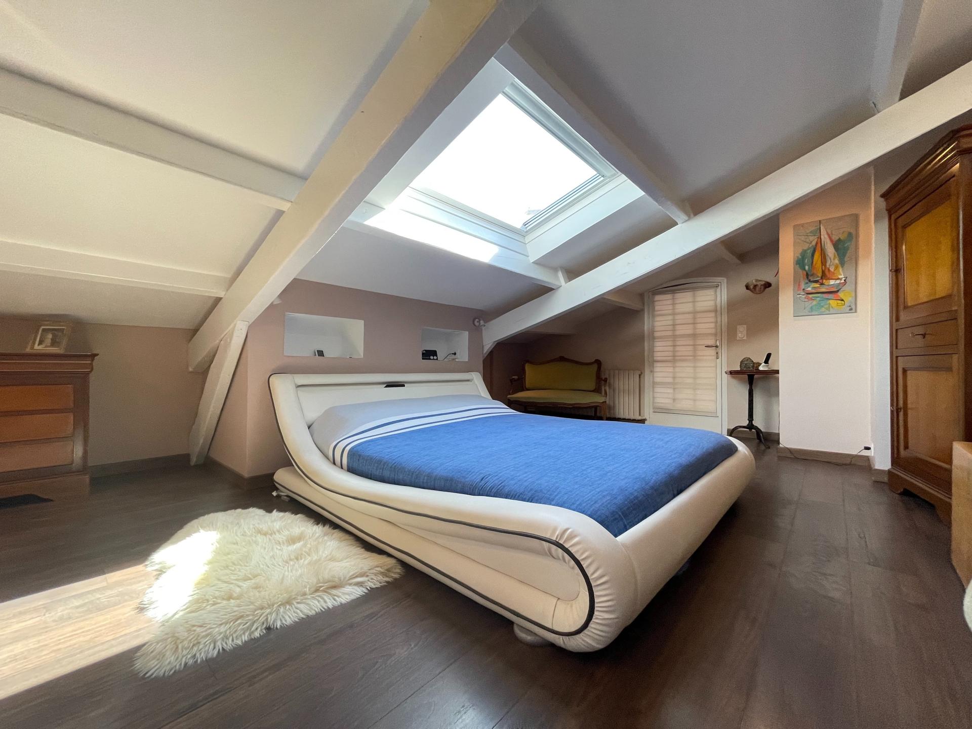 Photo 11 of the listing.