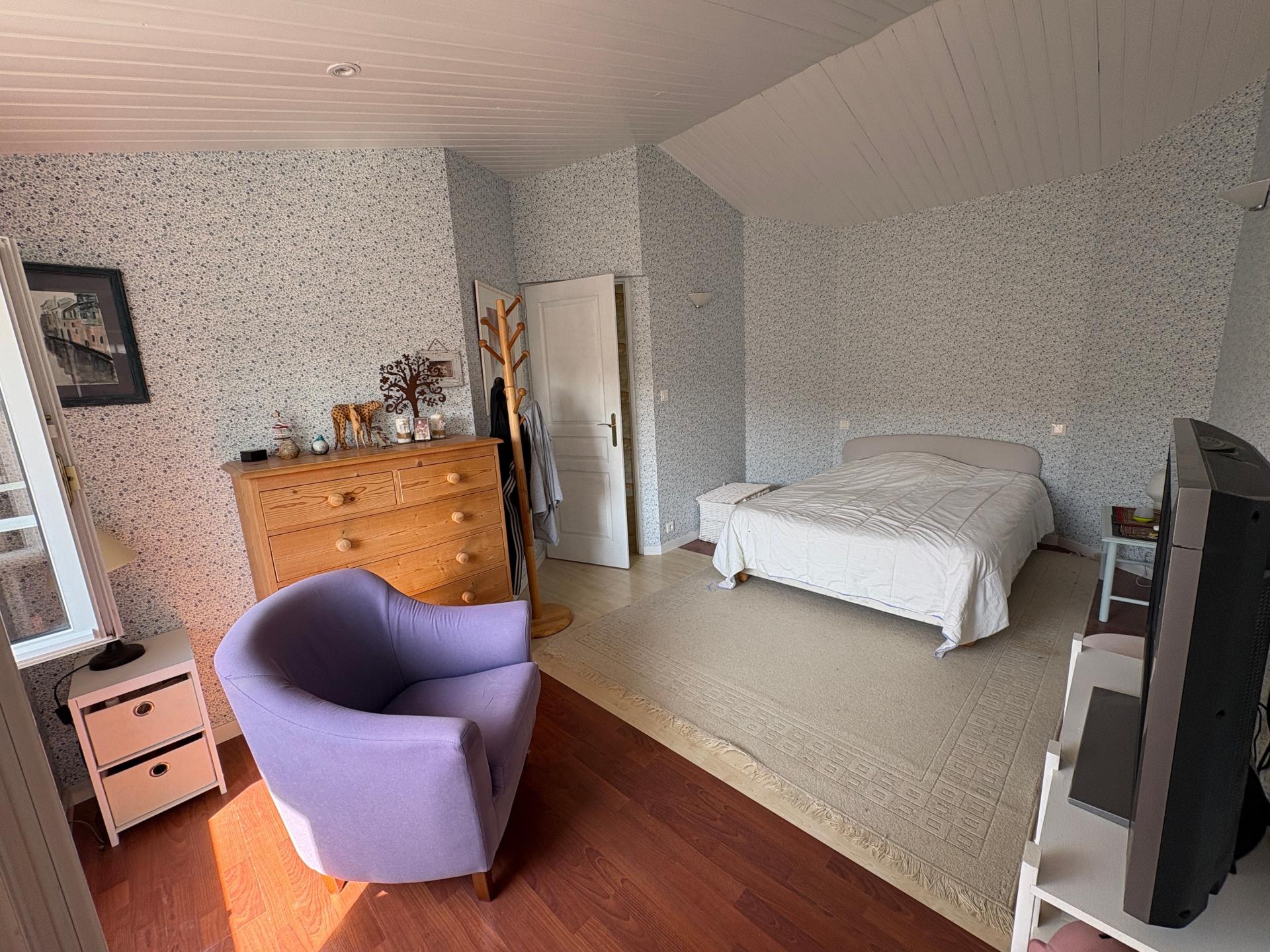 Photo 8 of the listing.