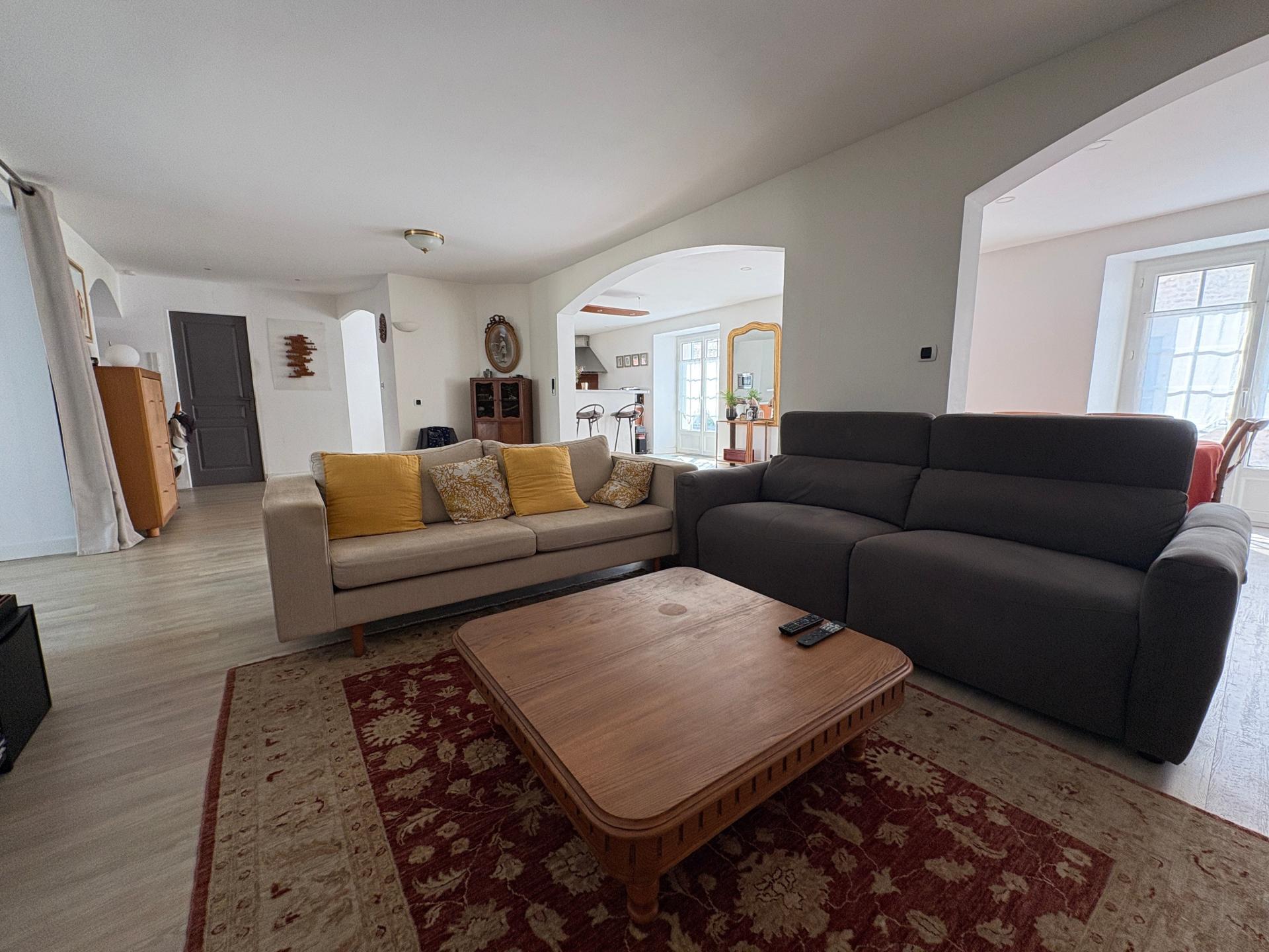 Photo 3 of the listing.