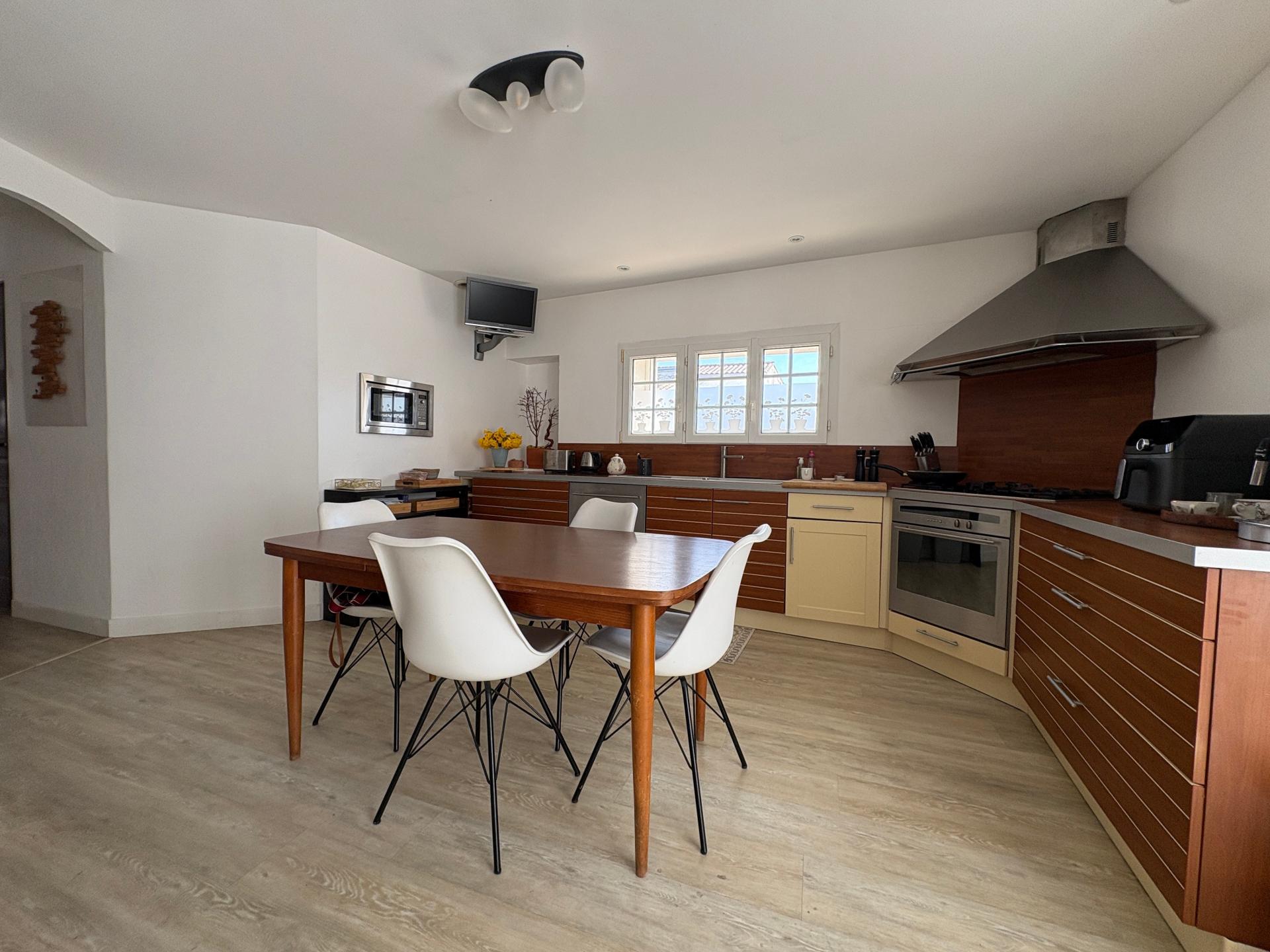 Photo 4 of the listing.