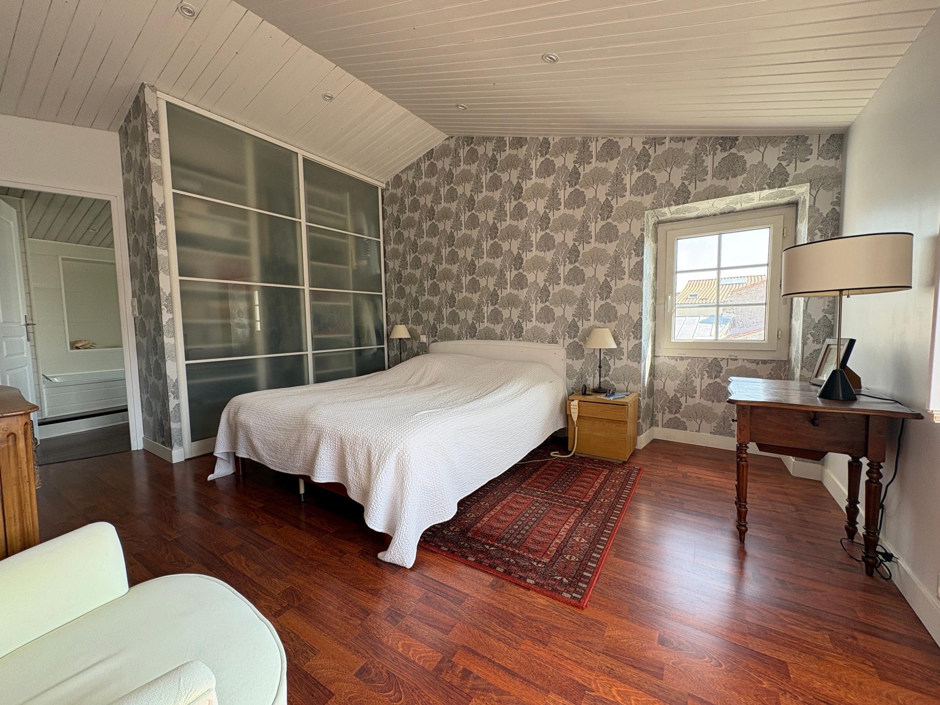 Photo 5 of the listing.