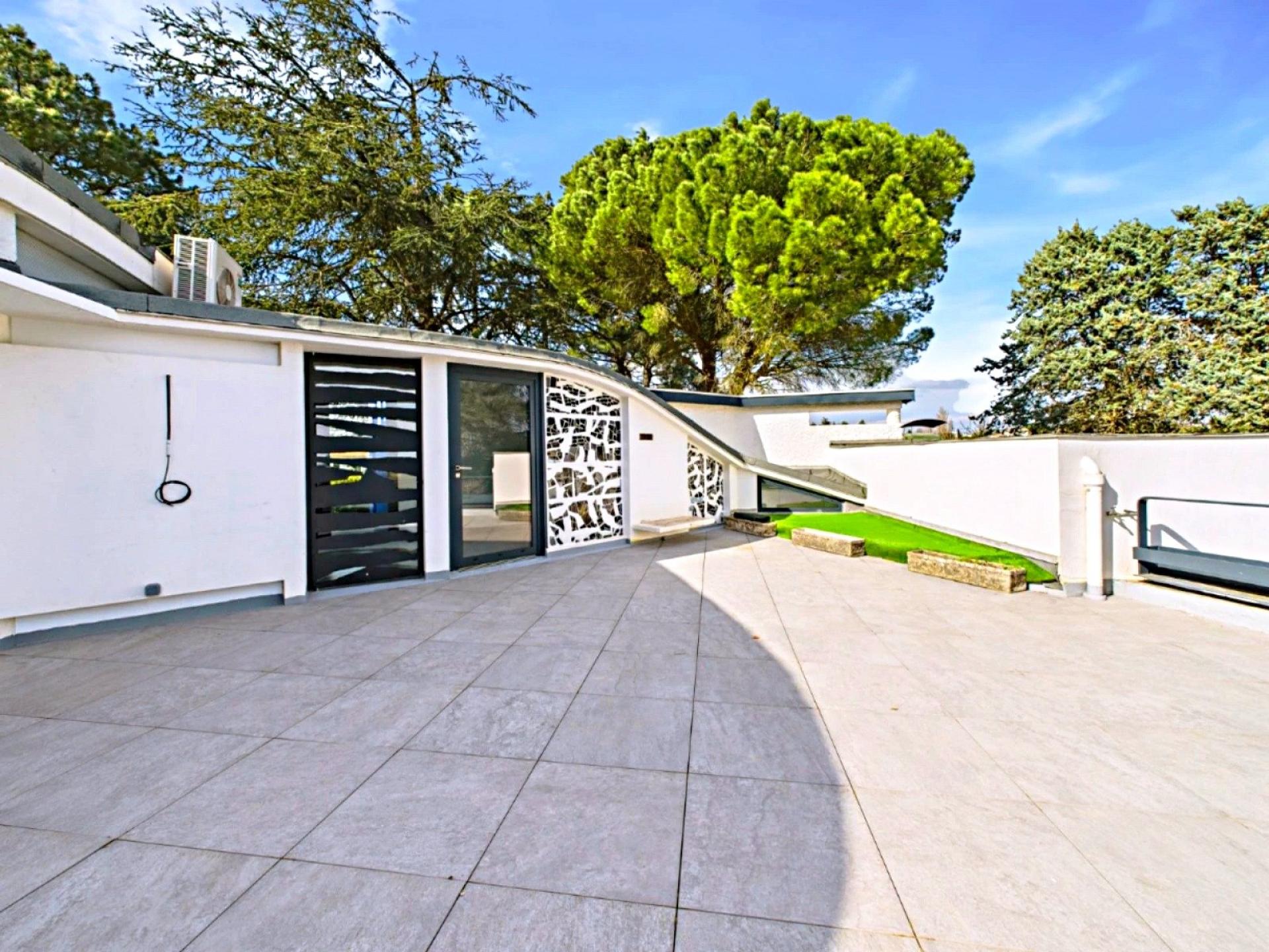 Photo 17 of the listing.