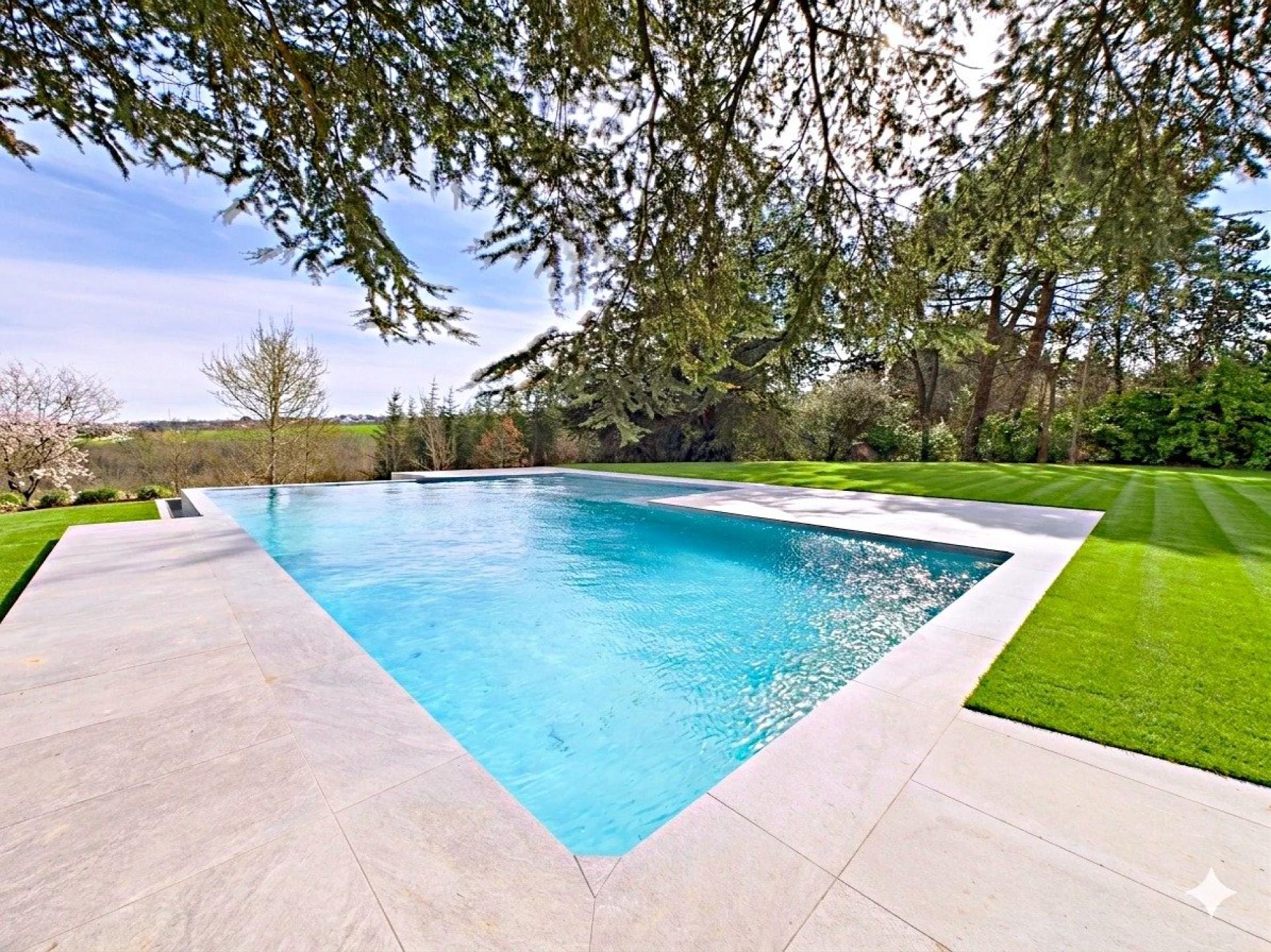 Photo 13 of the listing.