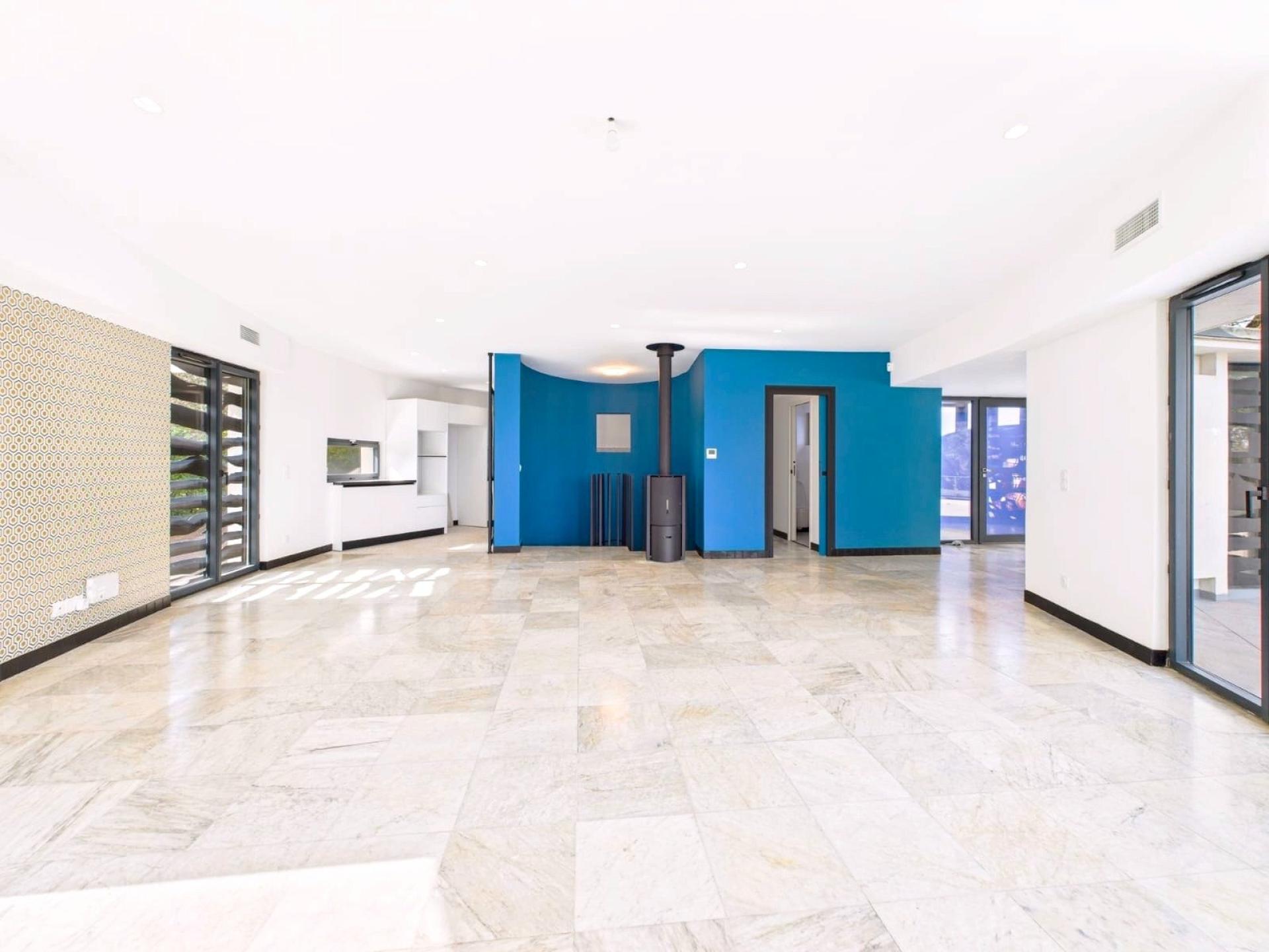 Photo 8 of the listing.