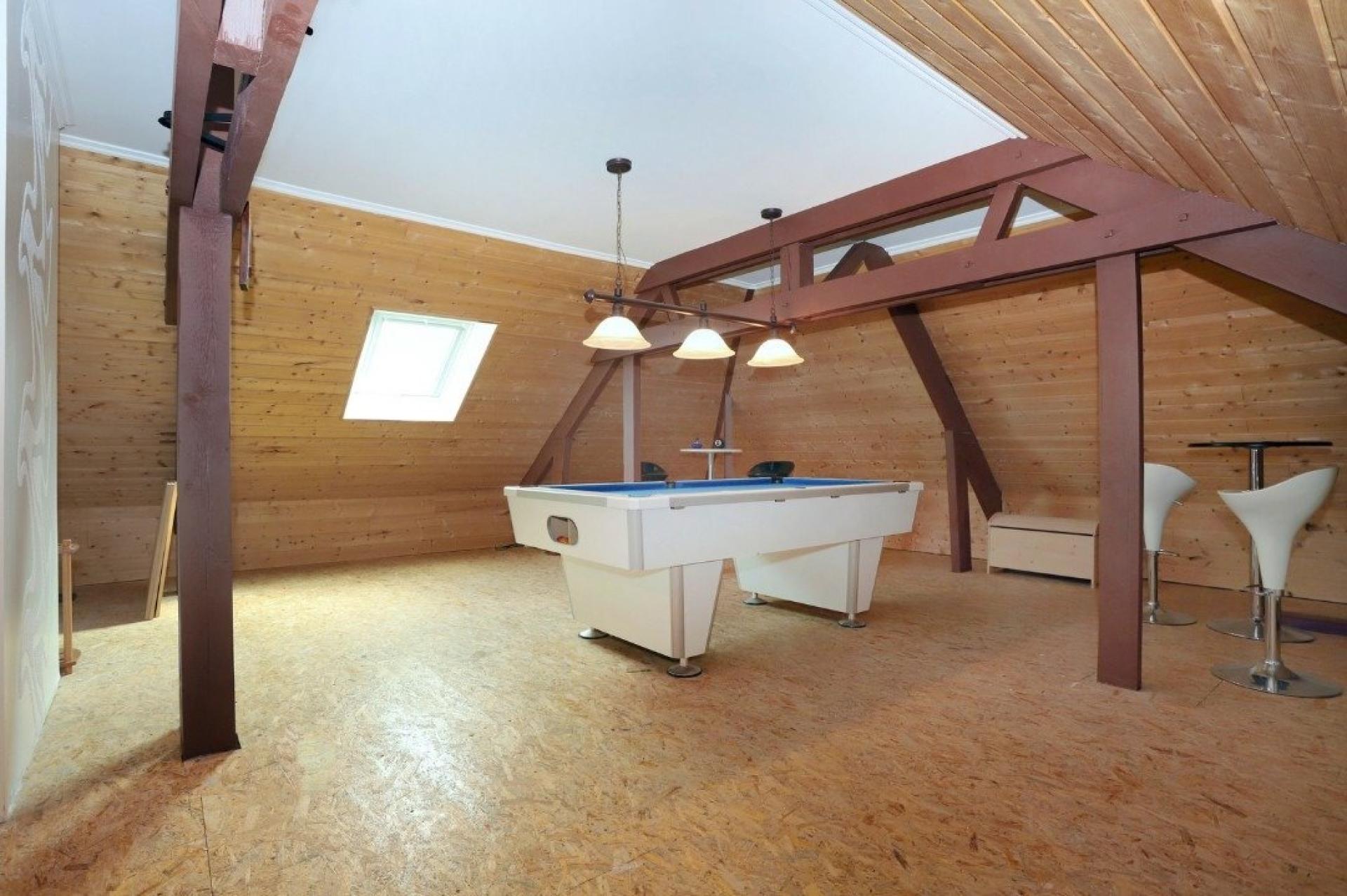 Photo 12 of the listing.