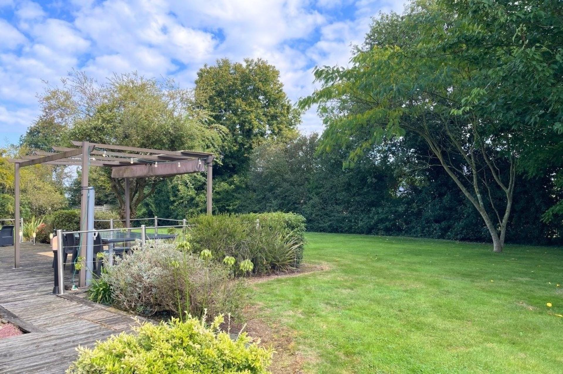 Photo 2 of the listing.