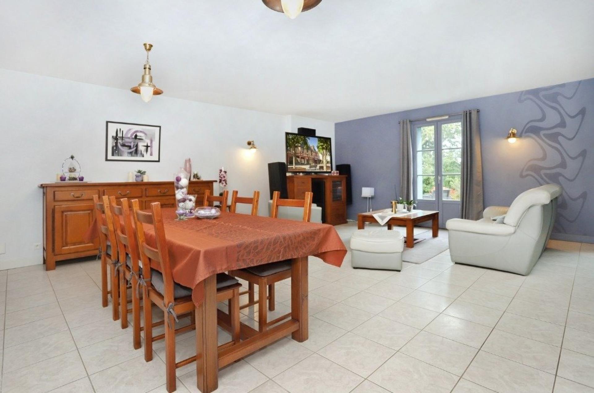 Photo 6 of the listing.