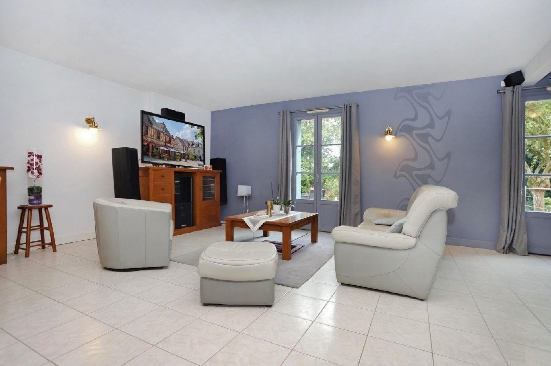 Photo 7 of the listing.