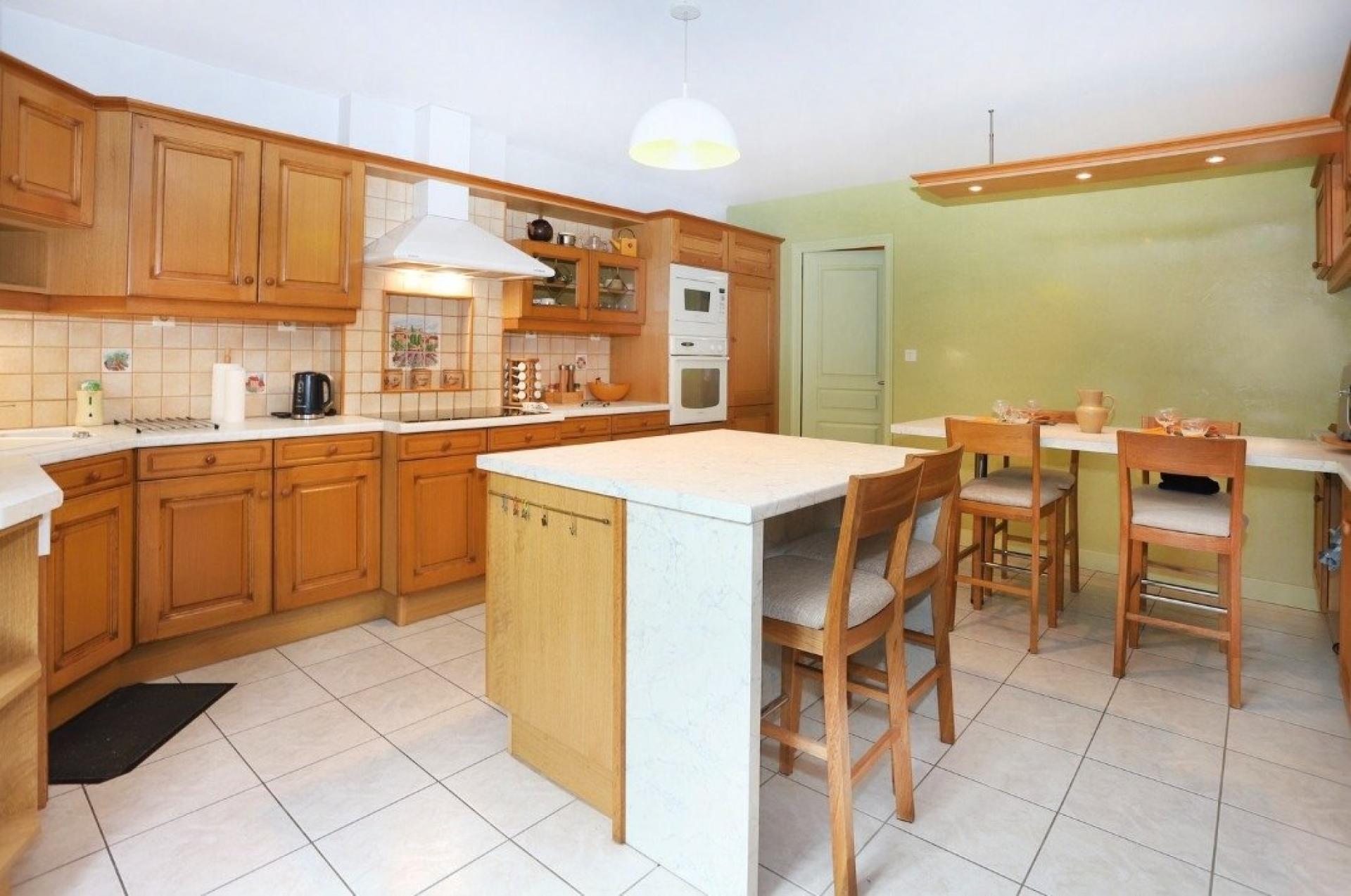 Photo 4 of the listing.