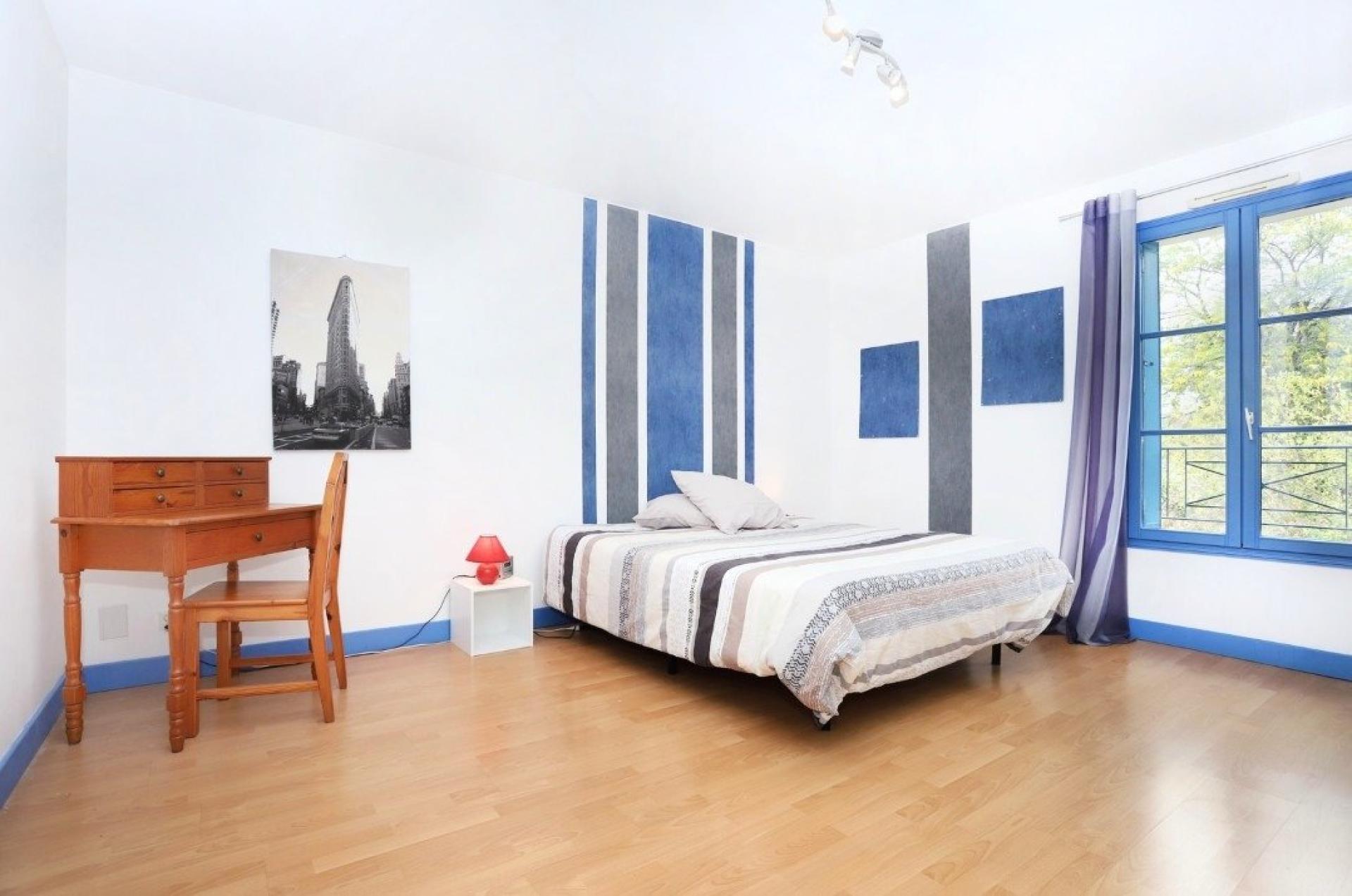 Photo 11 of the listing.