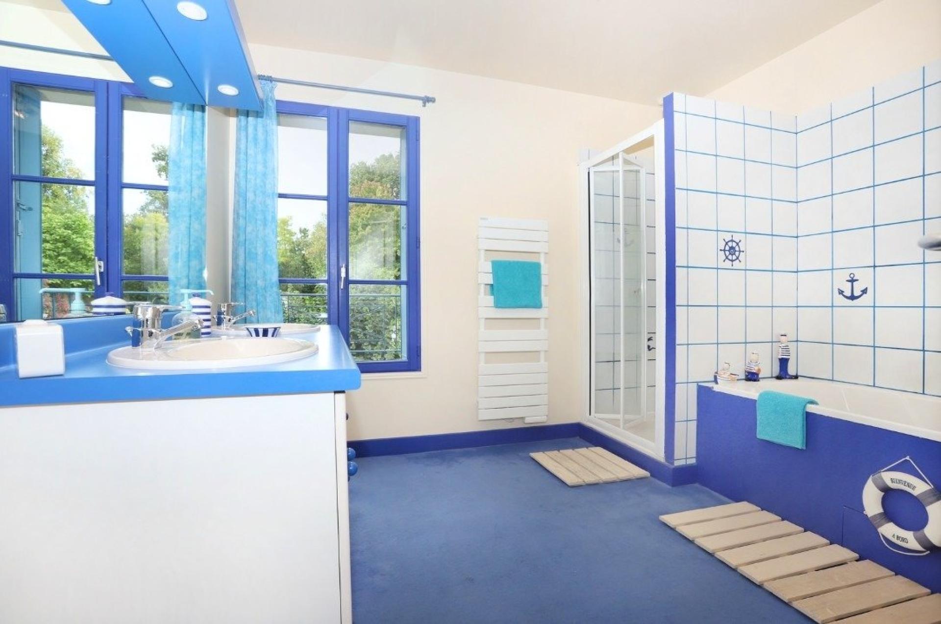 Photo 9 of the listing.