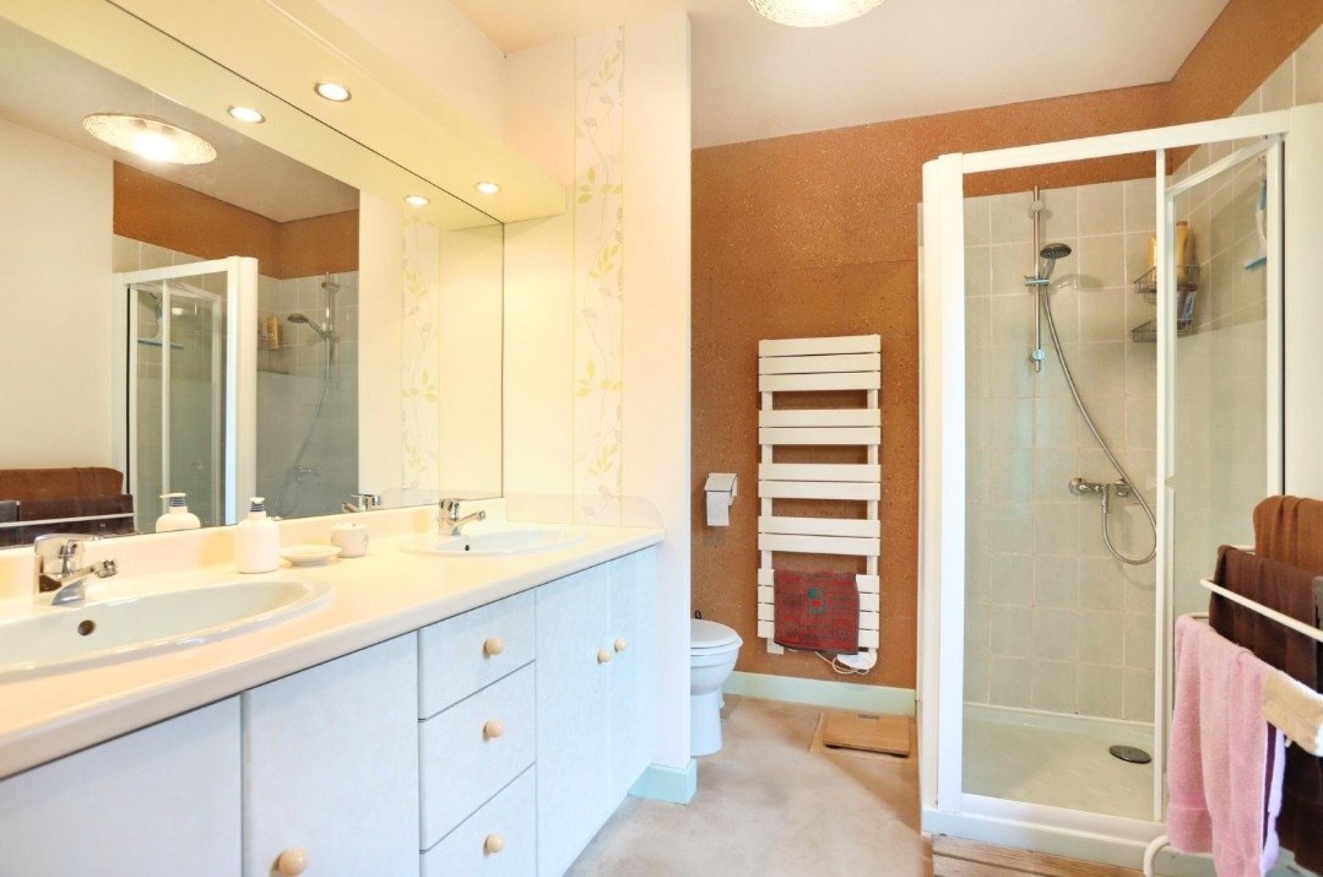 Photo 9 of the listing.