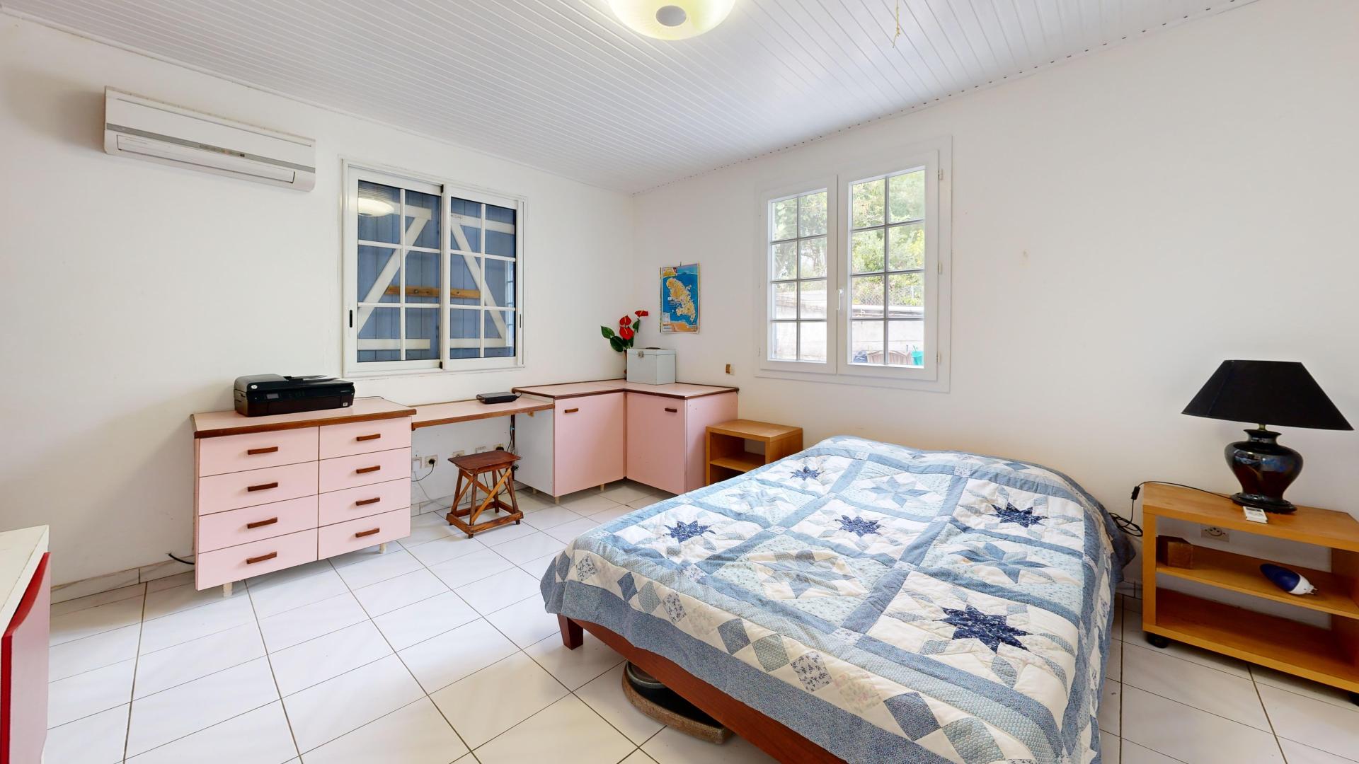 Photo 7 of the listing.