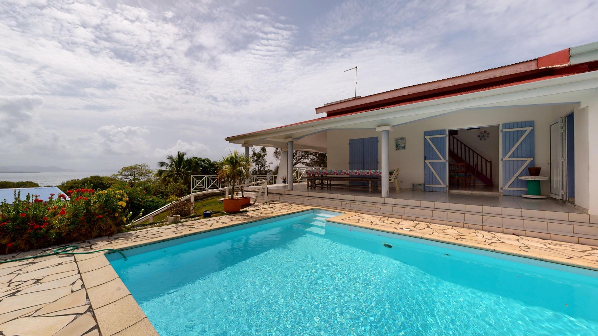 Photo 4 of the listing.