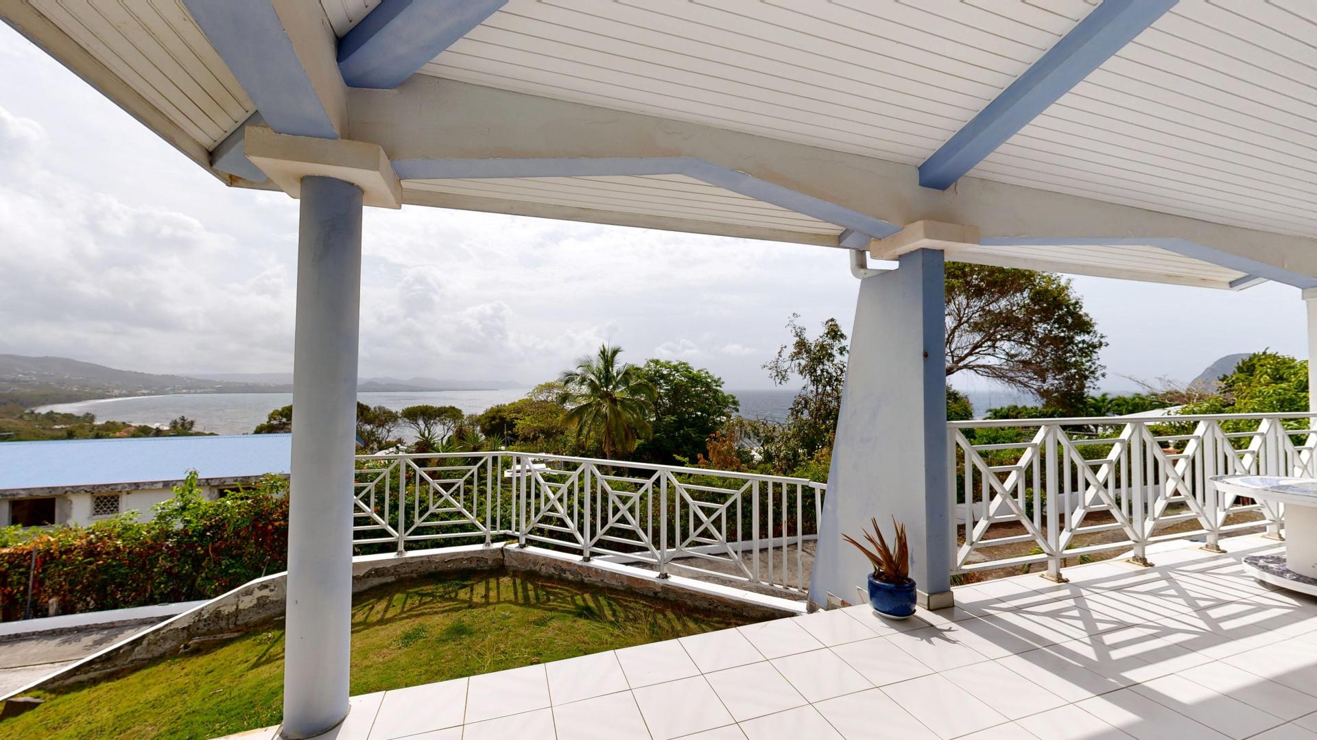 Photo 2 of the listing.