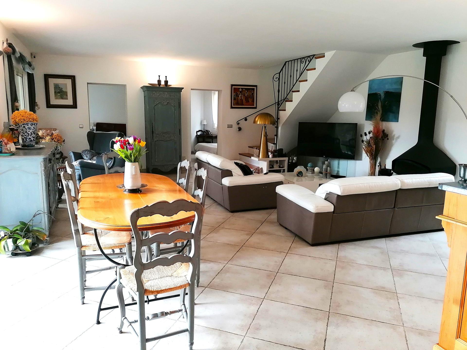 Photo 6 of the listing.