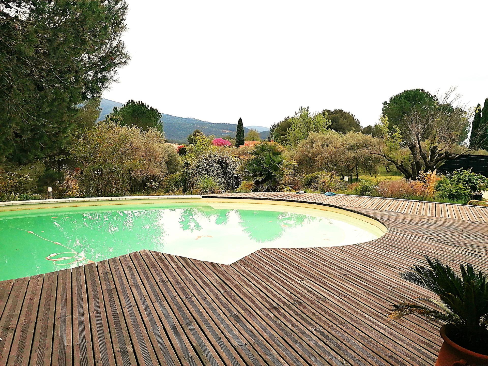 Photo 4 of the listing.