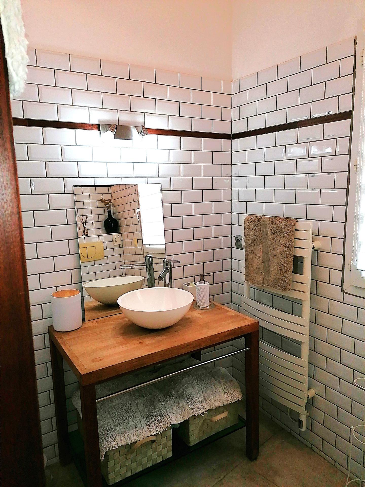 Photo 12 of the listing.