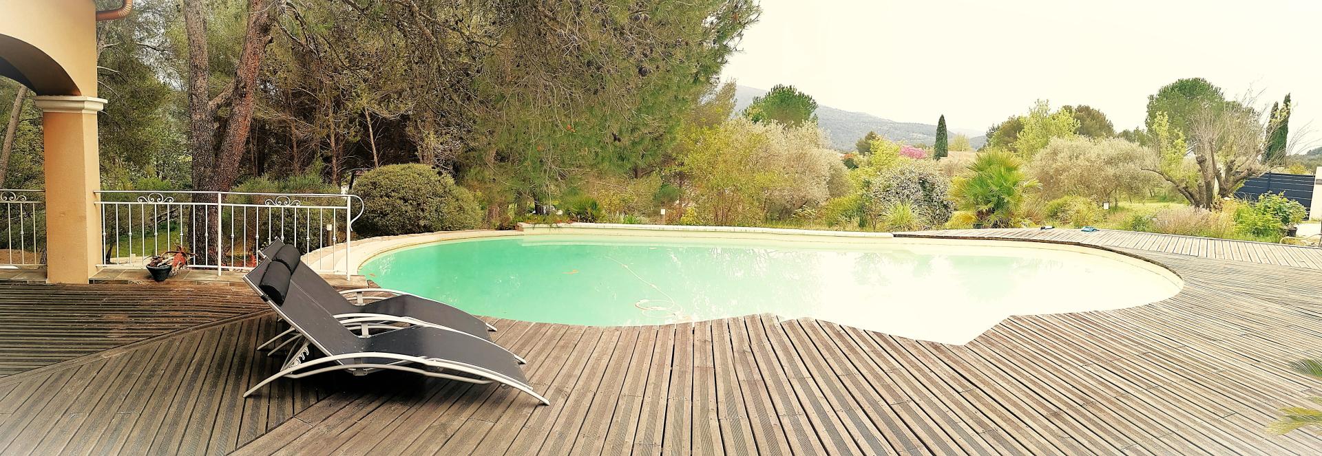 Photo 3 of the listing.